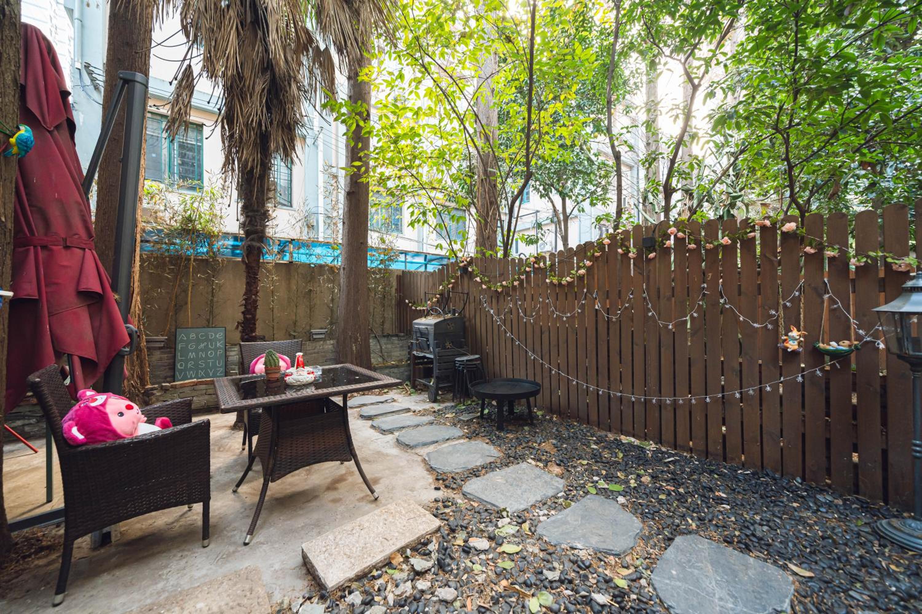 Shanghai Party Garden B&B
