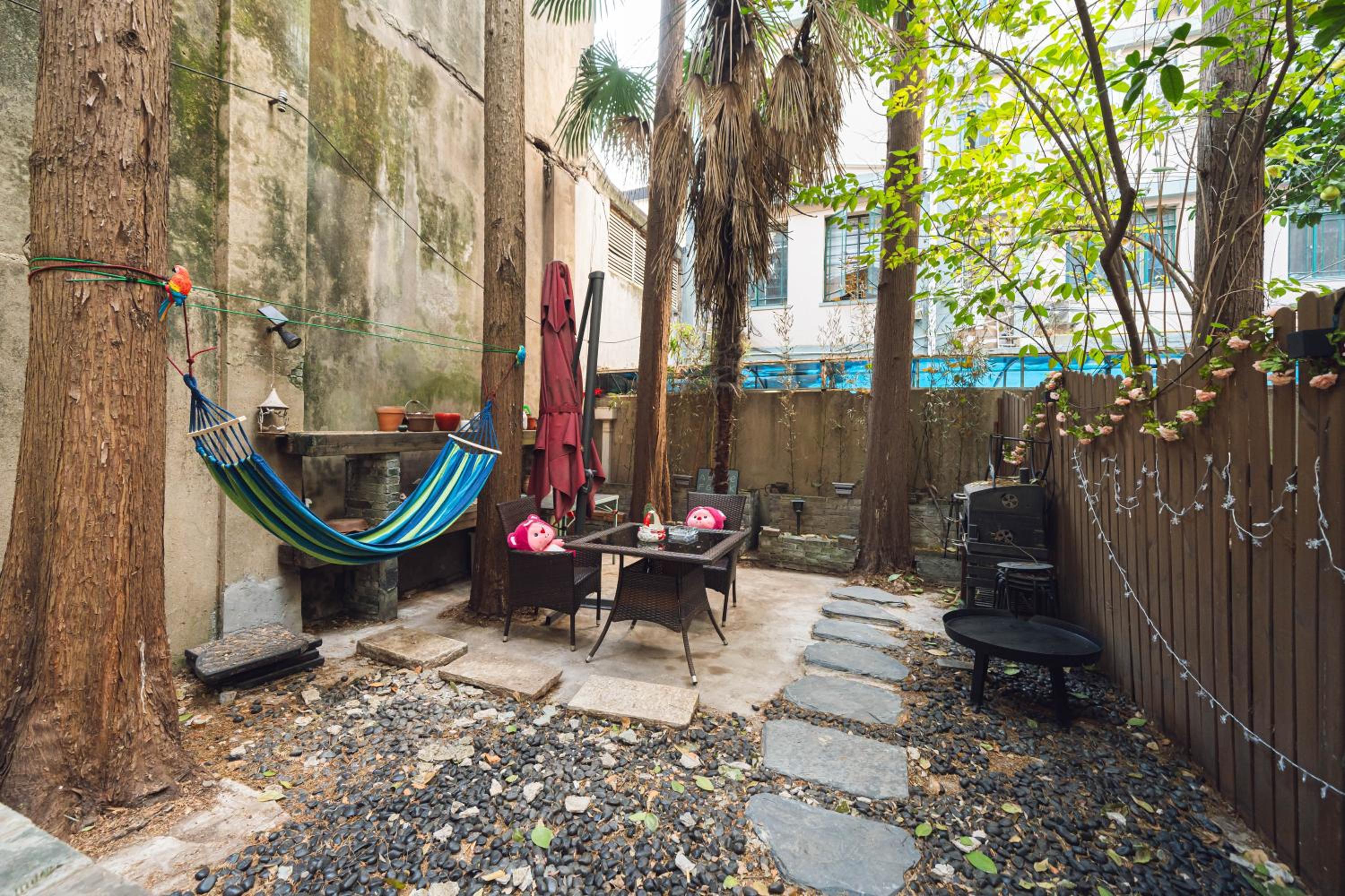 Shanghai Party Garden B&B
