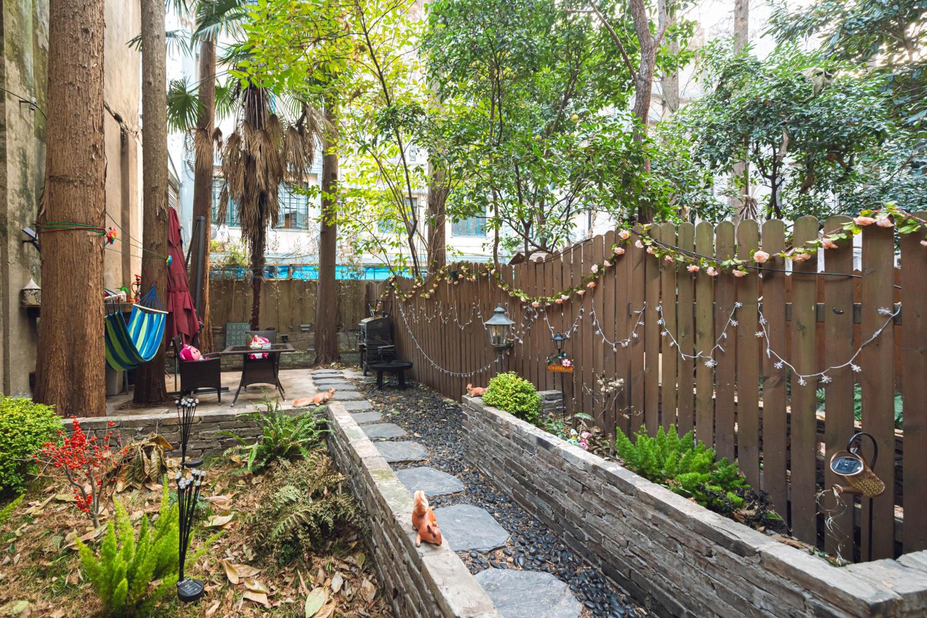 Shanghai Party Garden B&B