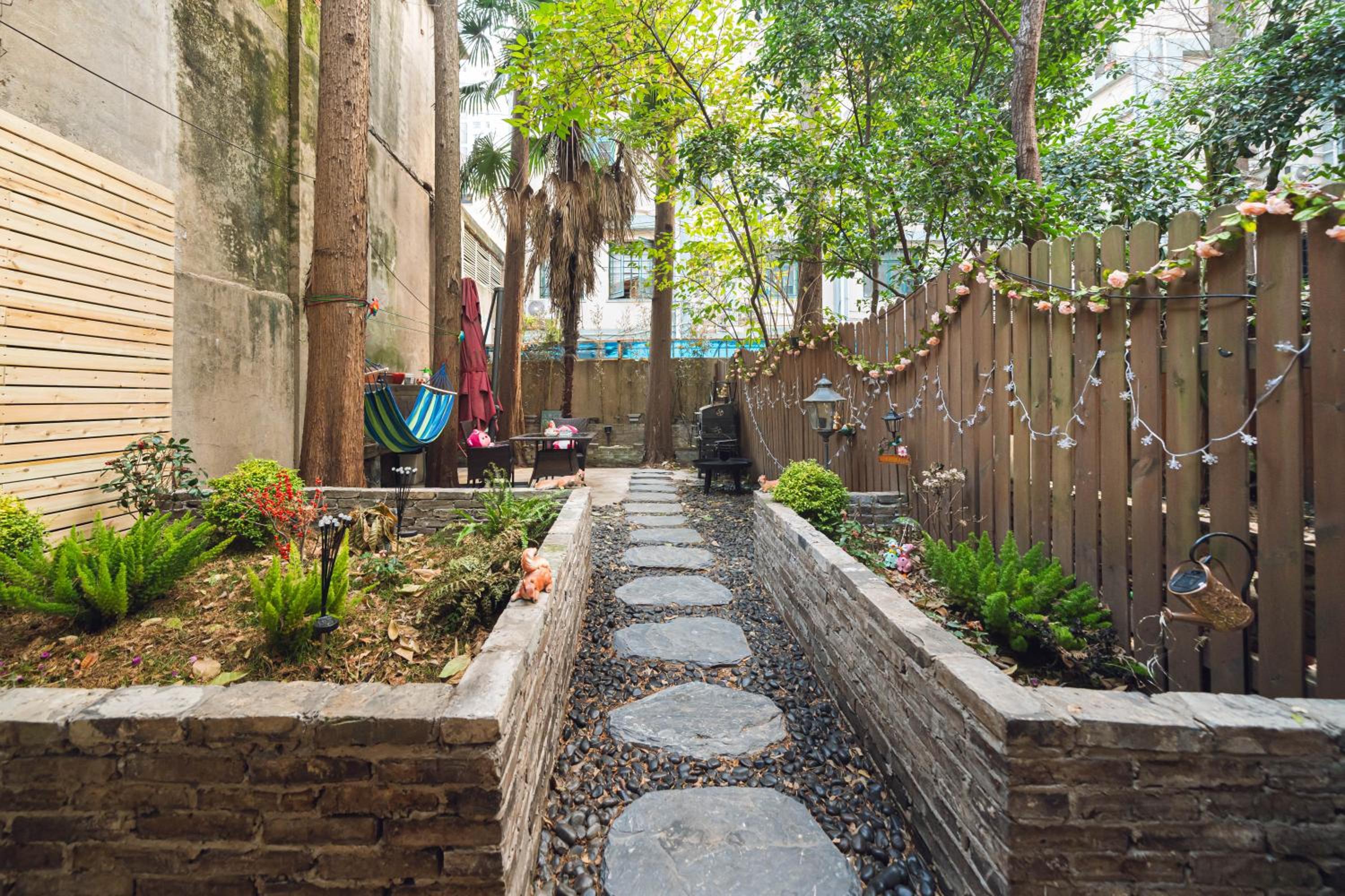 Shanghai Party Garden B&B
