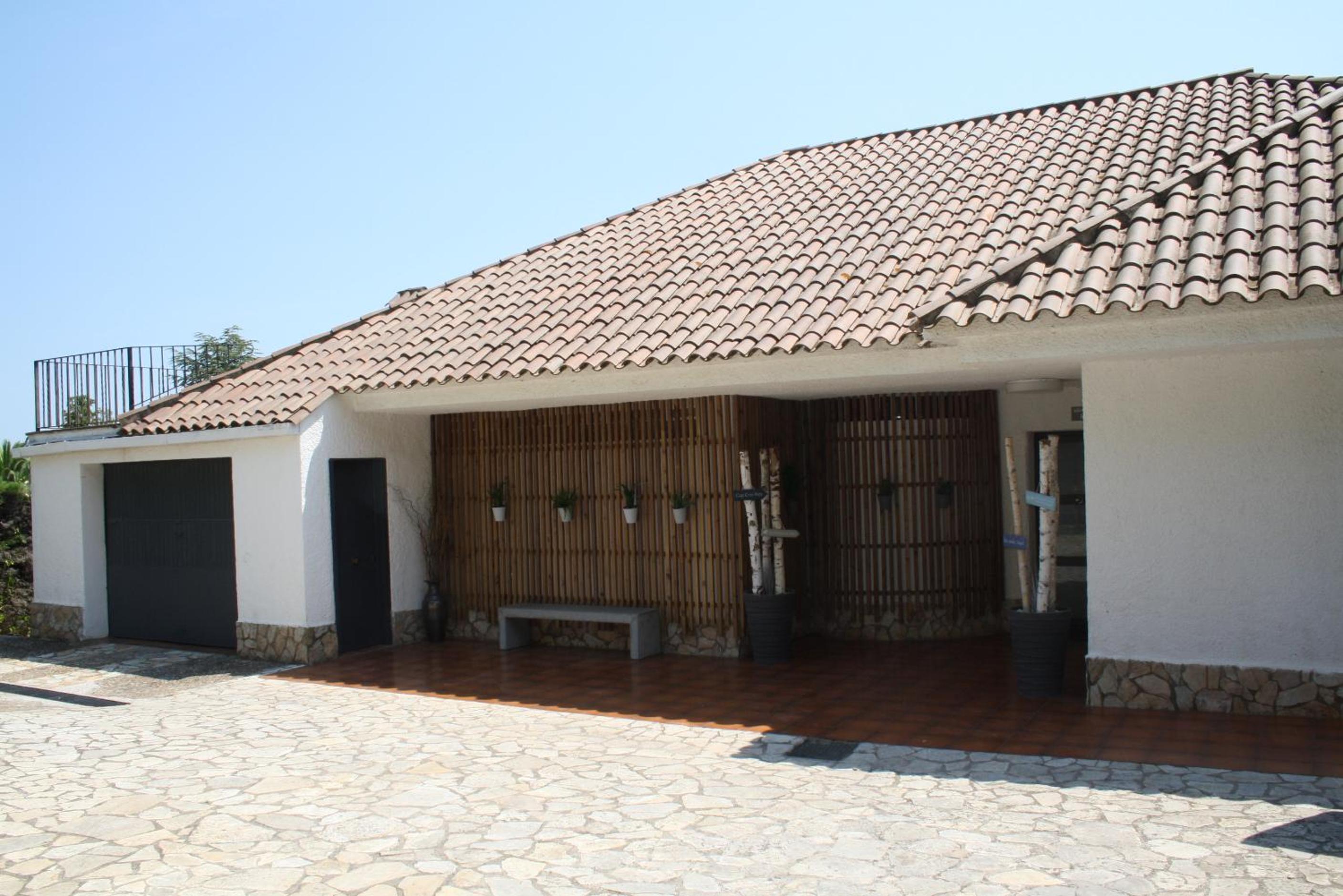 Villa Rosa by Alventholidays