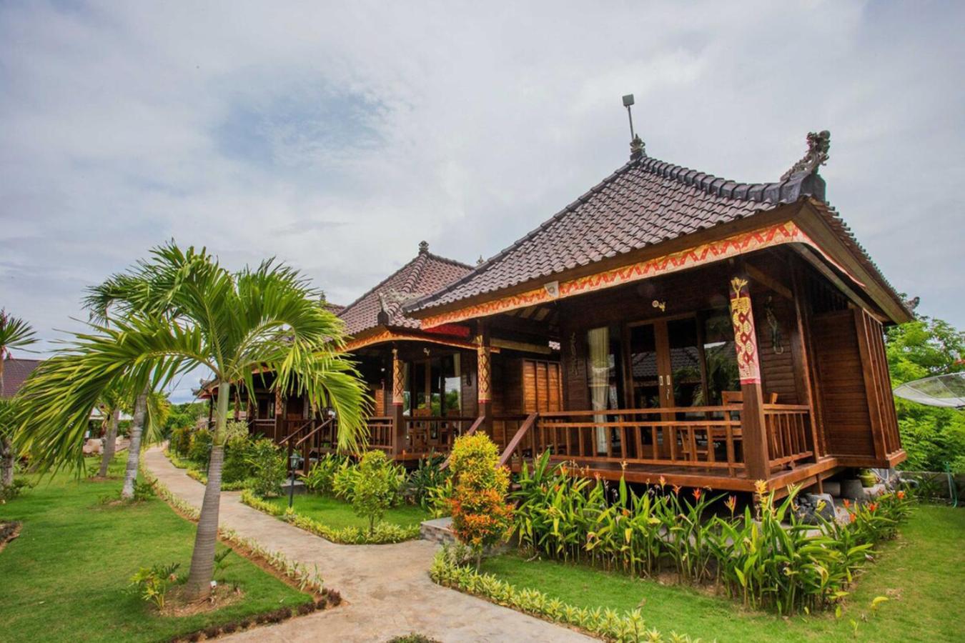 Maharatu Bungalows & Bar Lembongan