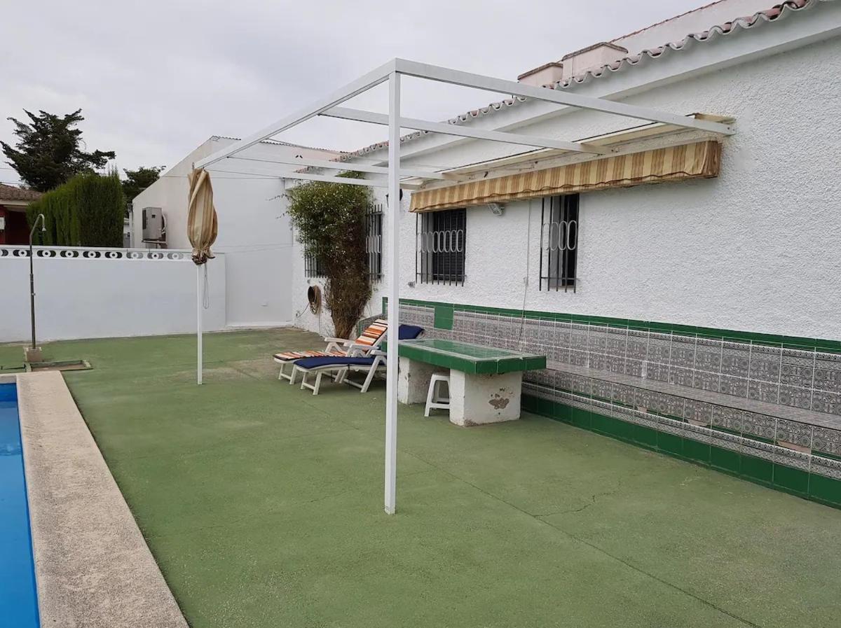 Chalet independiente en zona residencial rural con piscina privada