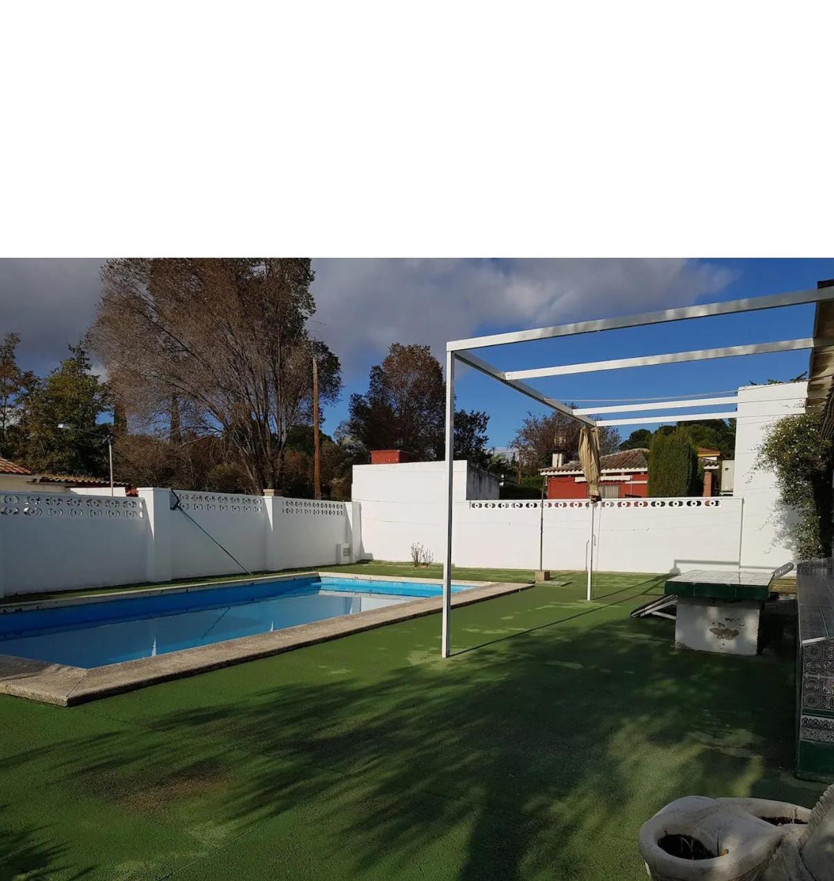 Chalet independiente en zona residencial rural con piscina privada