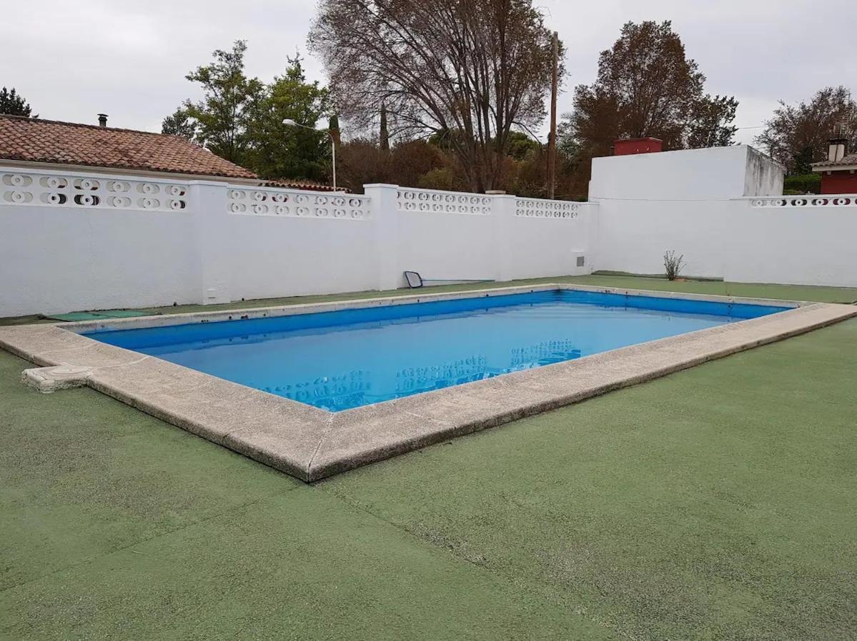 Chalet independiente en zona residencial rural con piscina privada