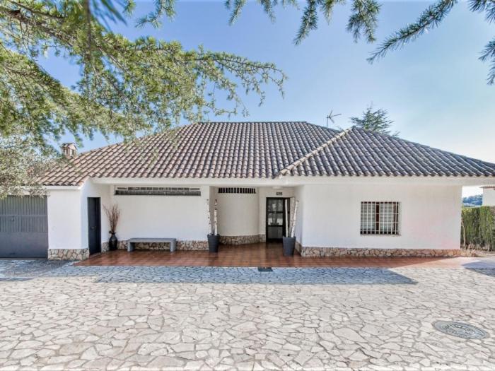 Villa Rosa by Alventholidays