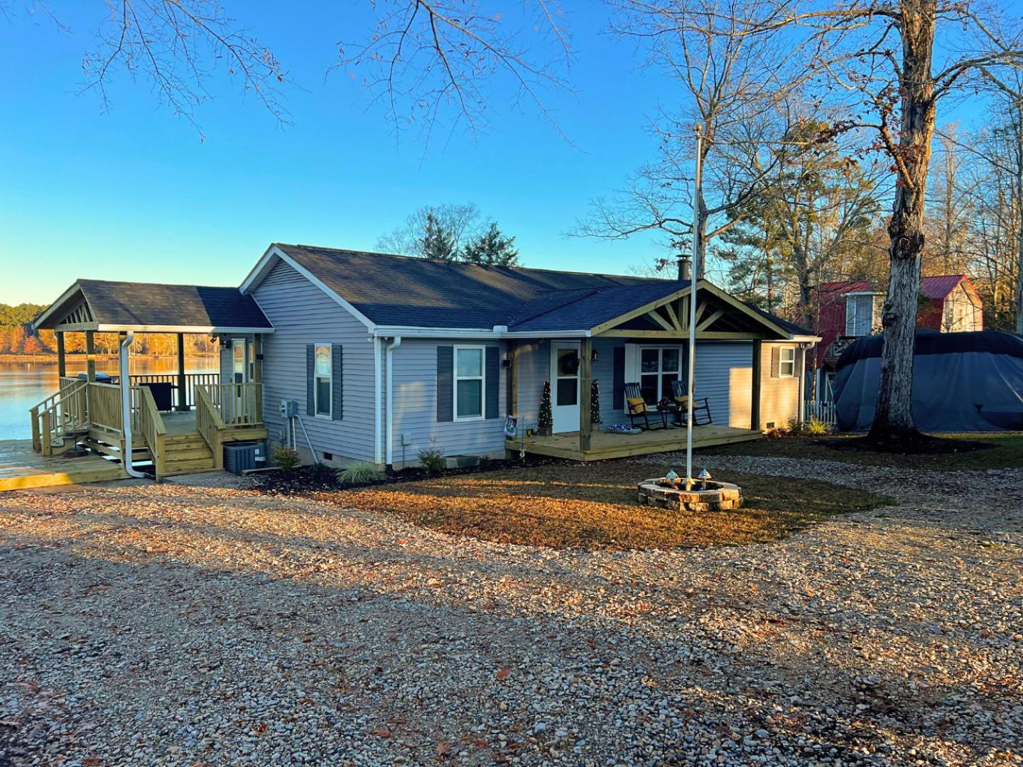 Turtle Town Bungalow on Lake Murray - RV Parking Available