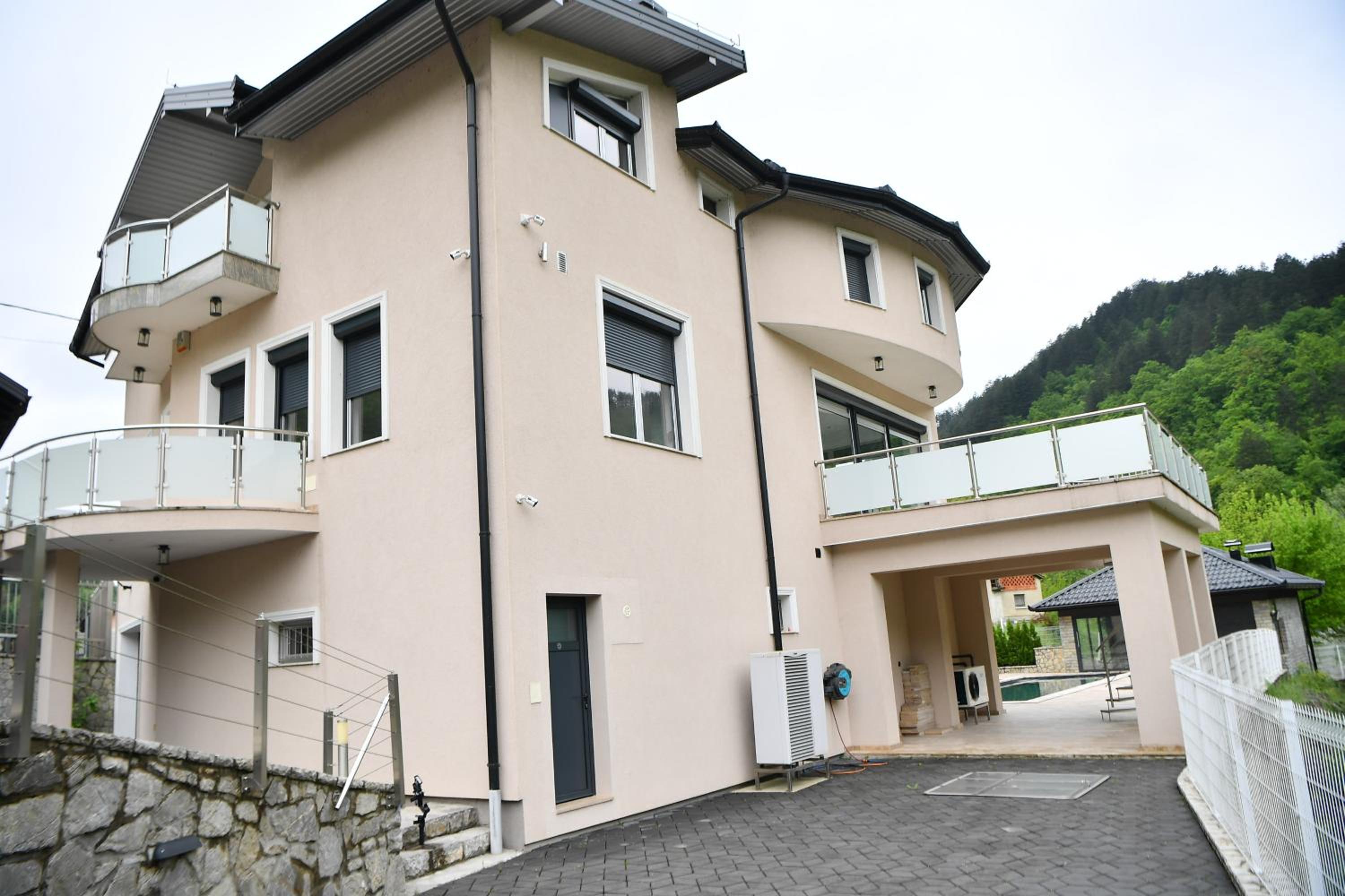 Villa Majetic na Uni
