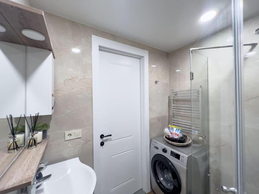 Studio with Panoramic Sea View, 28th Floor, Black Sea Towers view 3