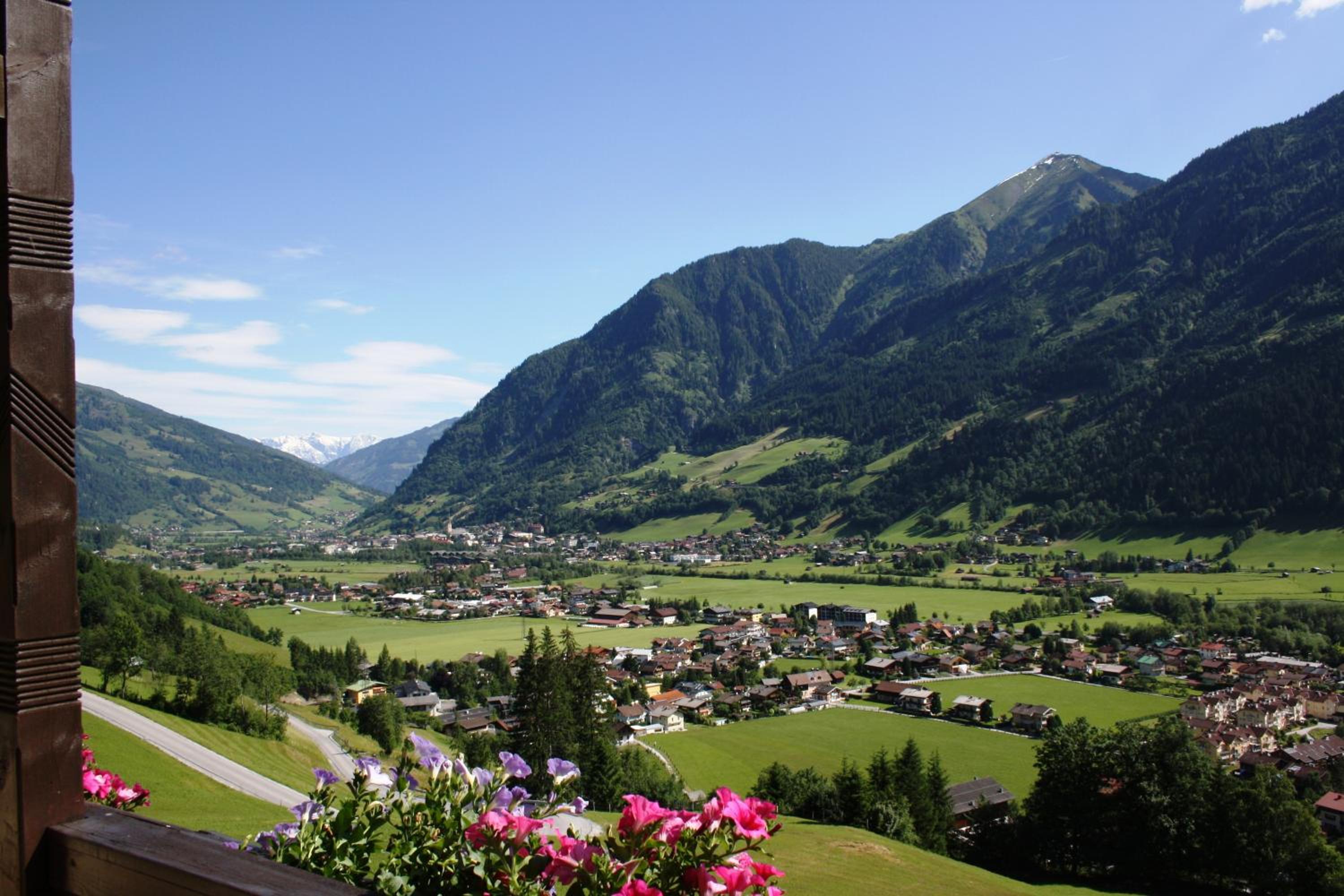 Ferienwohnung am Krausberghof mit Balkon und Parkplatz, Aufenthaltsraum mit Spielmöglichkeiten, Erholung- inmitten der Natur, 6 Fahrminuten zur Alpentherme