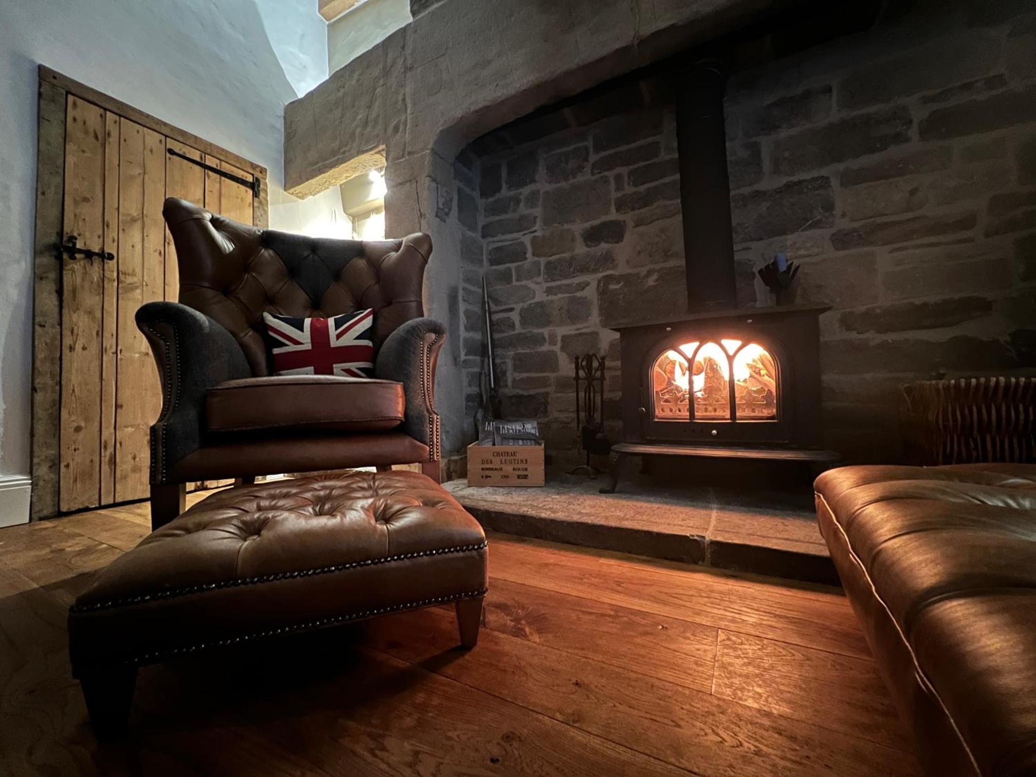 The Lodge Luxury Grade 2 listed house, Hot tub view 4