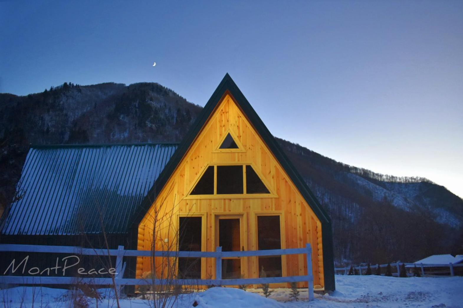 A-frame Apartments Mont Peace view 3
