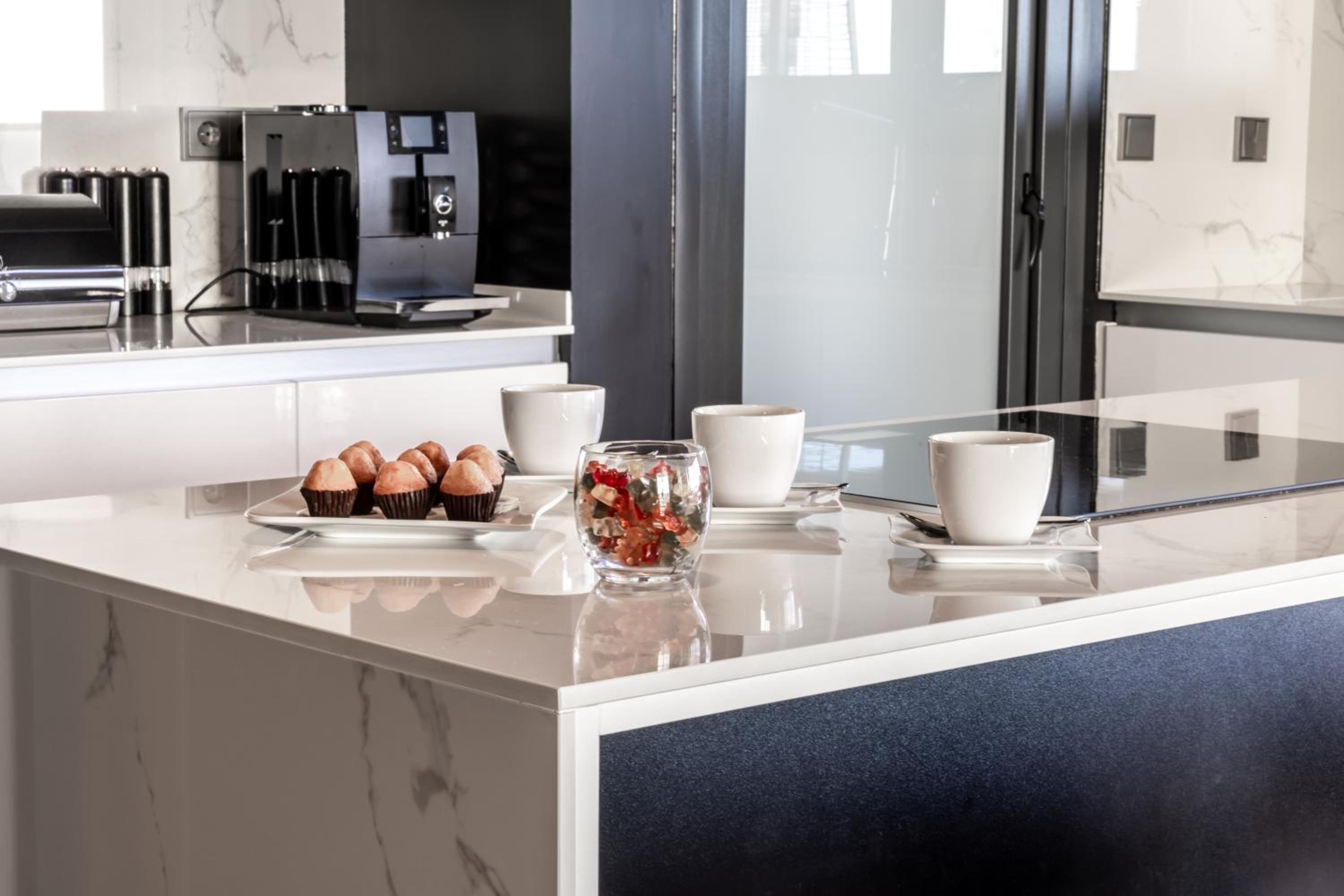 SUNSET CLIFFS VIP APARTMENT