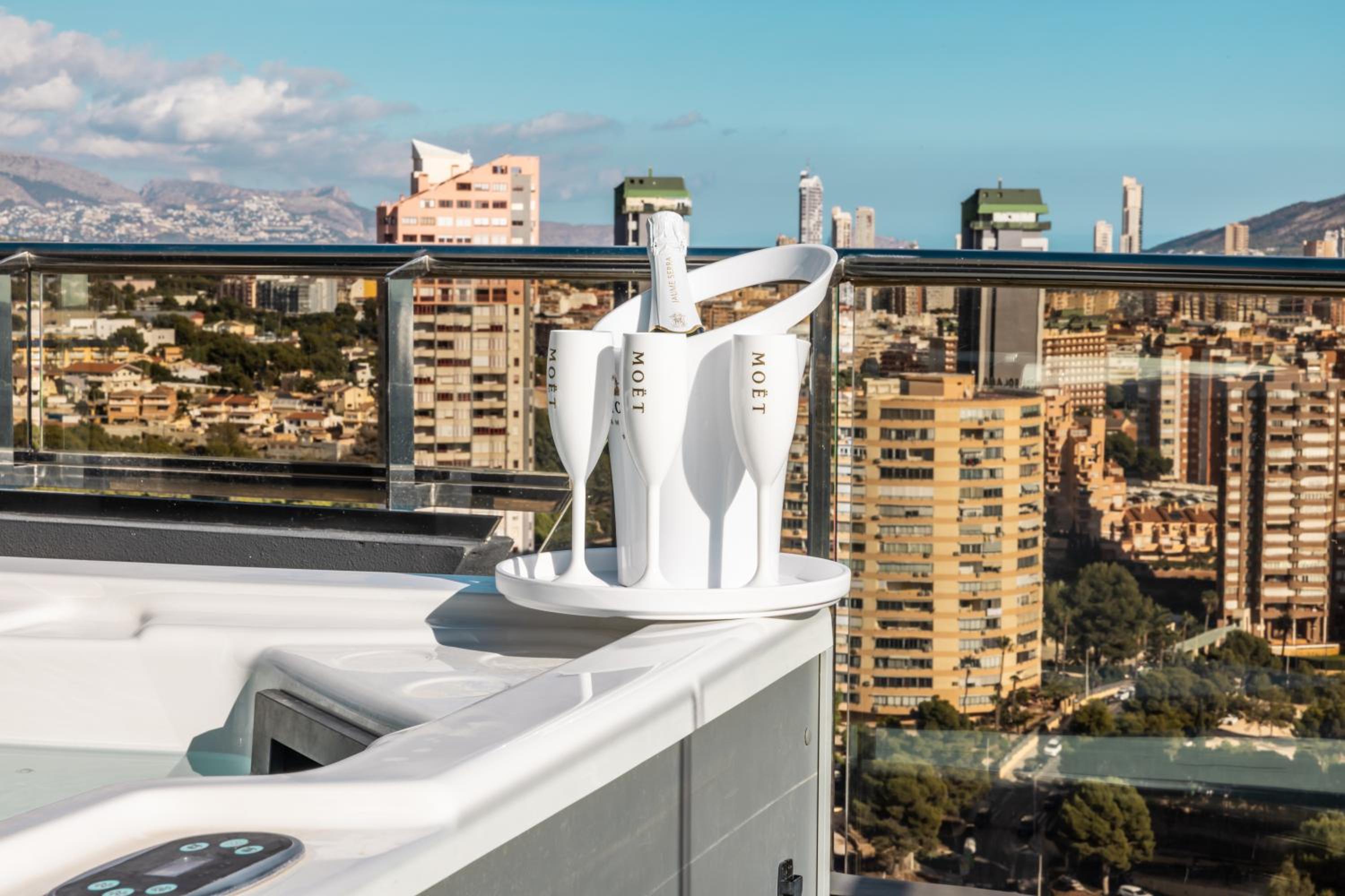 SUNSET CLIFFS VIP APARTMENT