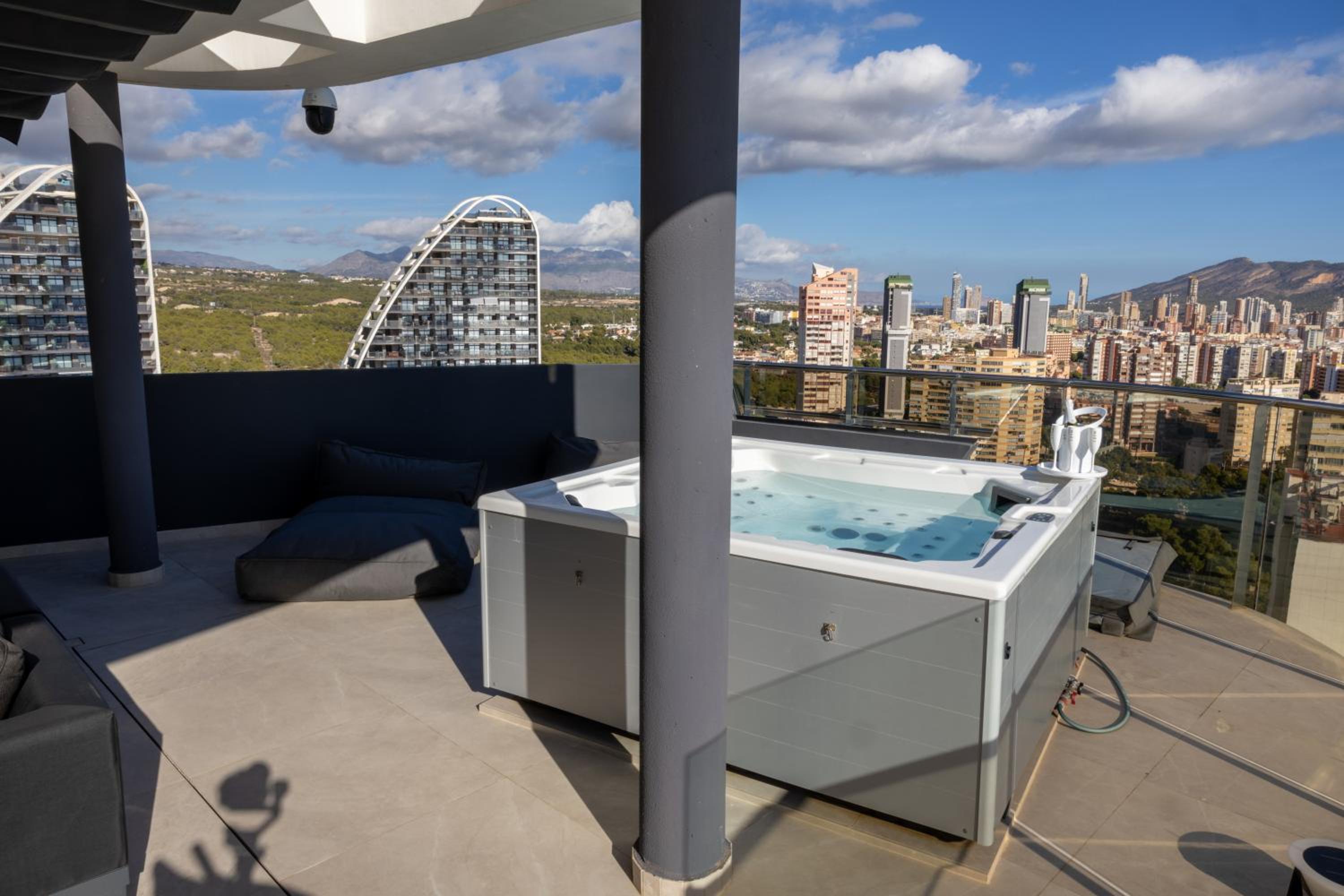 SUNSET CLIFFS VIP APARTMENT