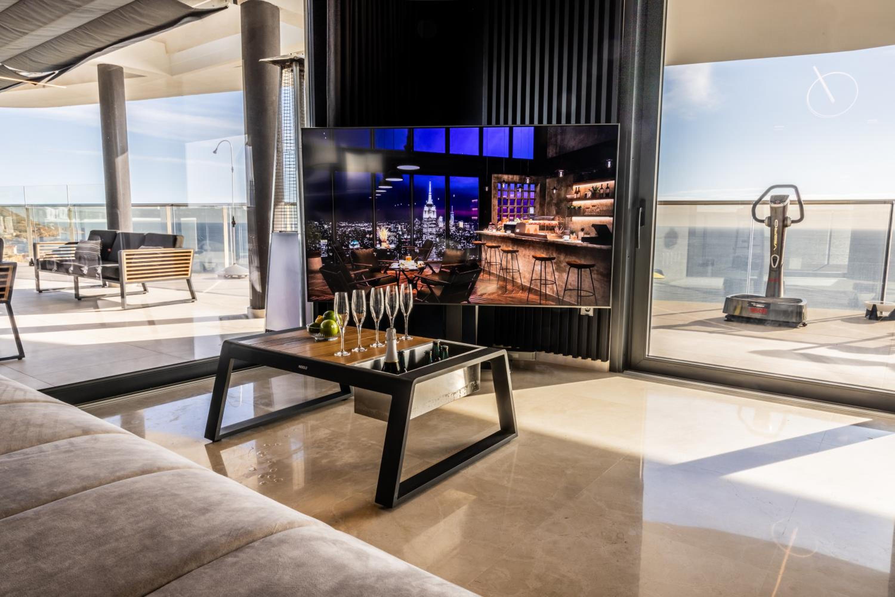 SUNSET CLIFFS VIP APARTMENT