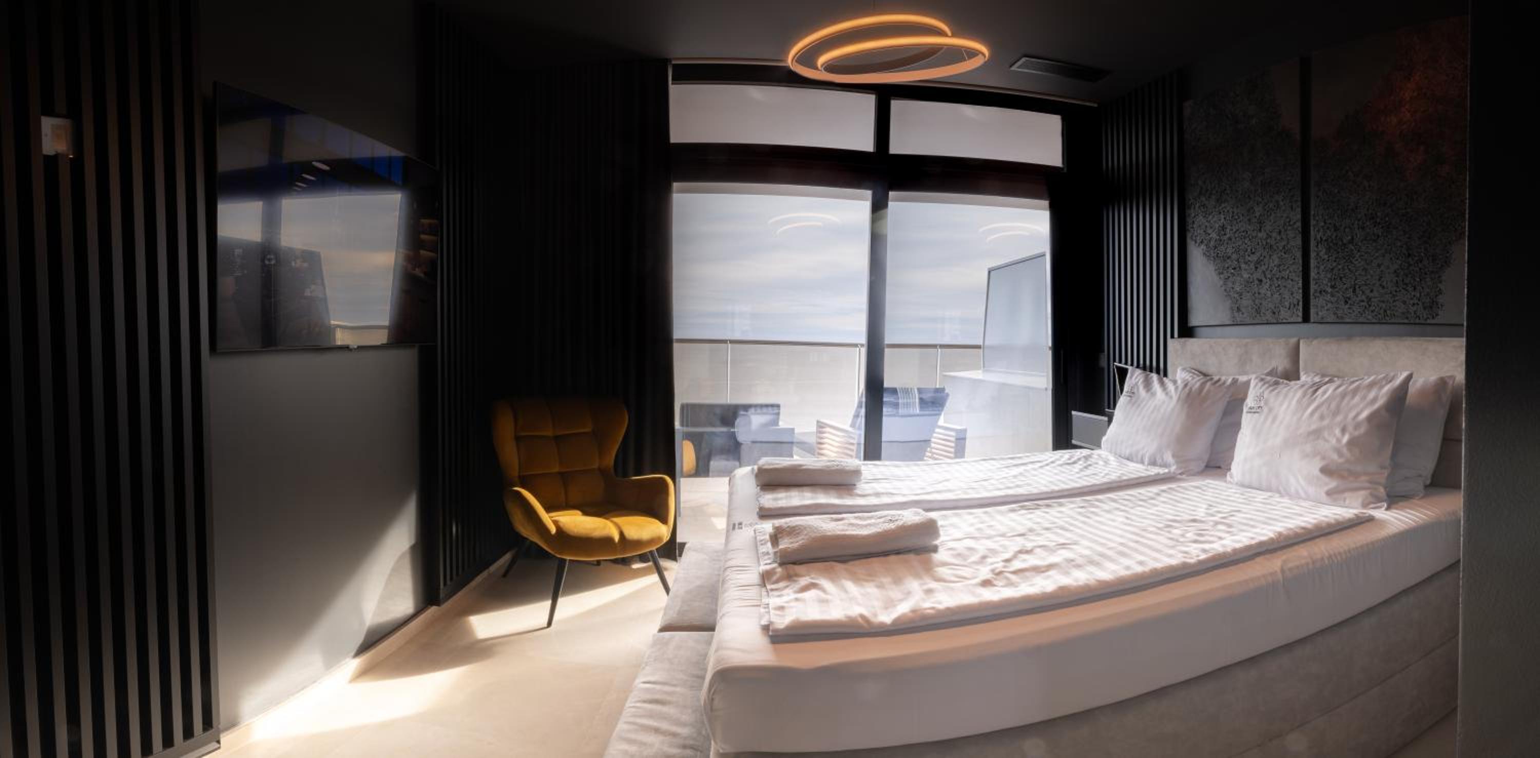 SUNSET CLIFFS VIP APARTMENT