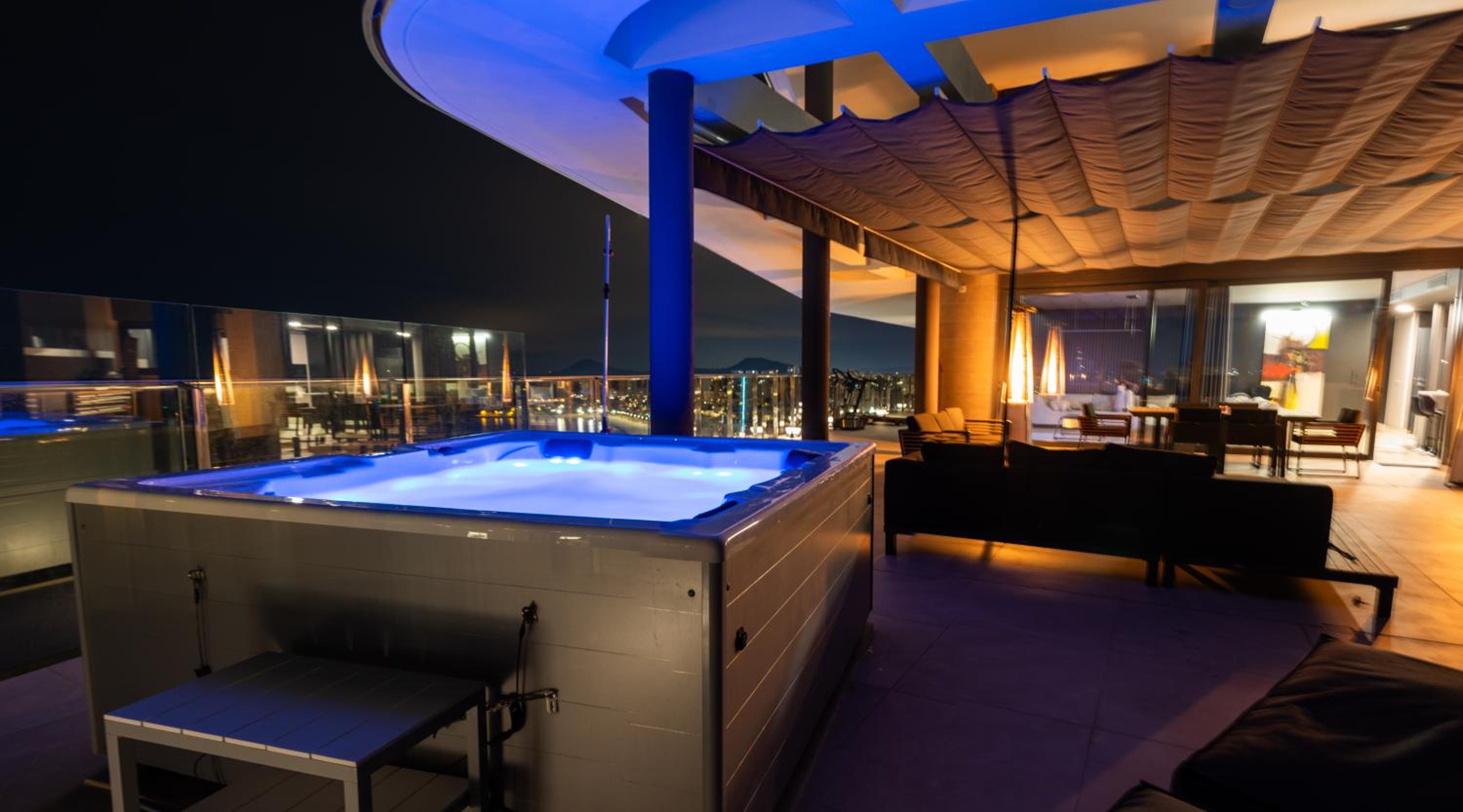 SUNSET CLIFFS VIP APARTMENT