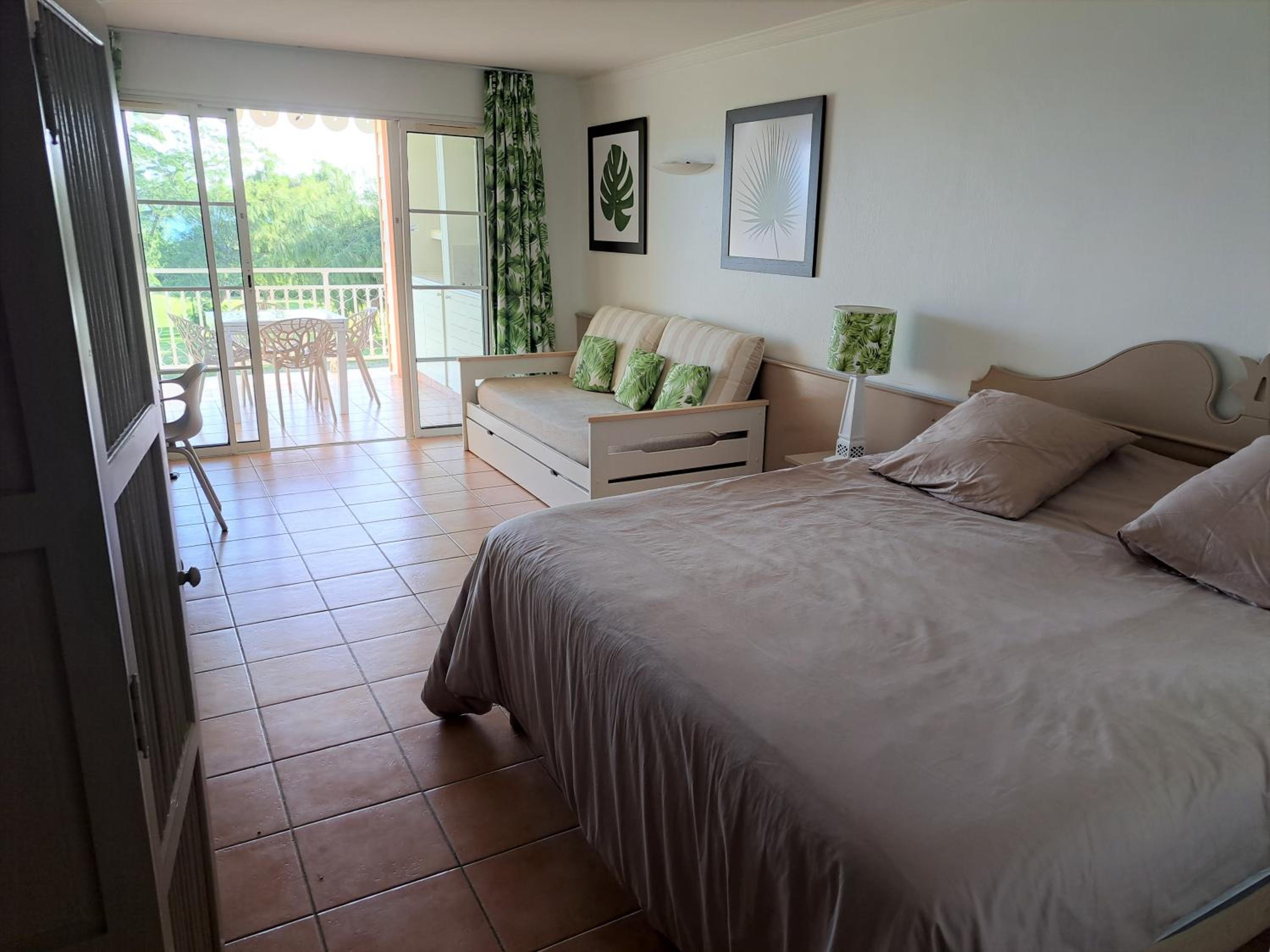 Grand Studio vue mer exceptionnelle, piscines, plages. view 5