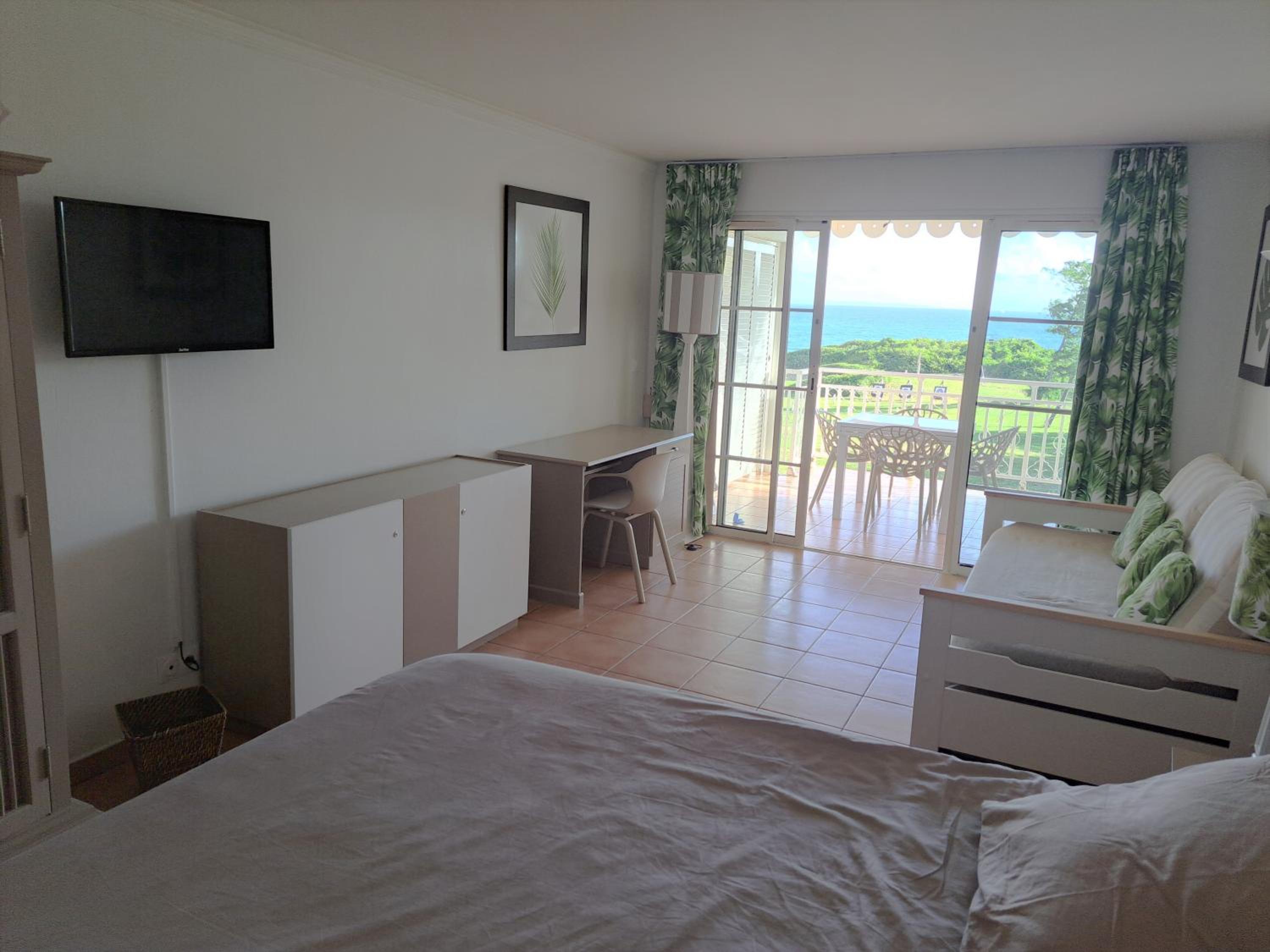 Grand Studio vue mer exceptionnelle, piscines, plages. view 4