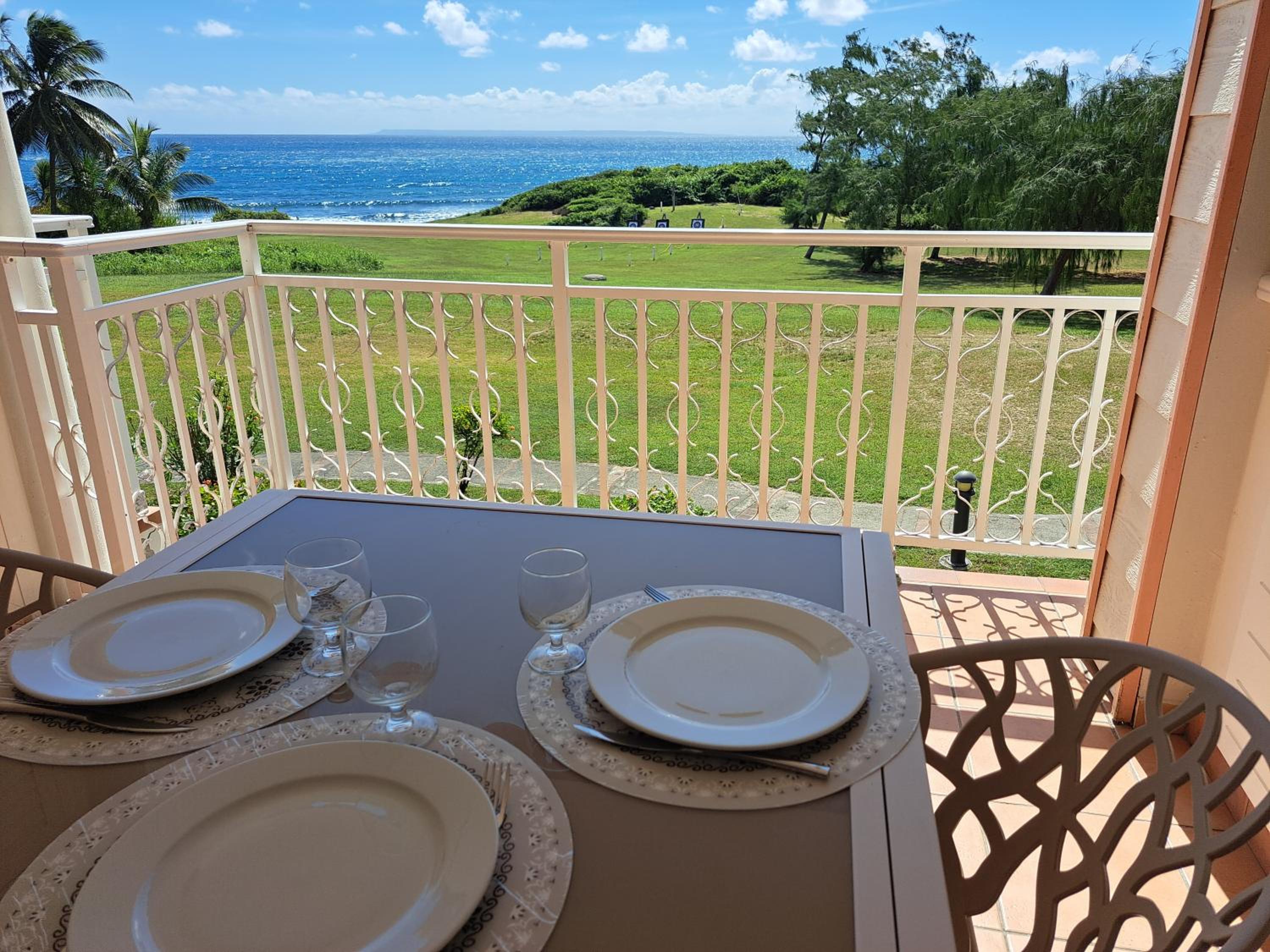 Grand Studio vue mer exceptionnelle, piscines, plages. view 3