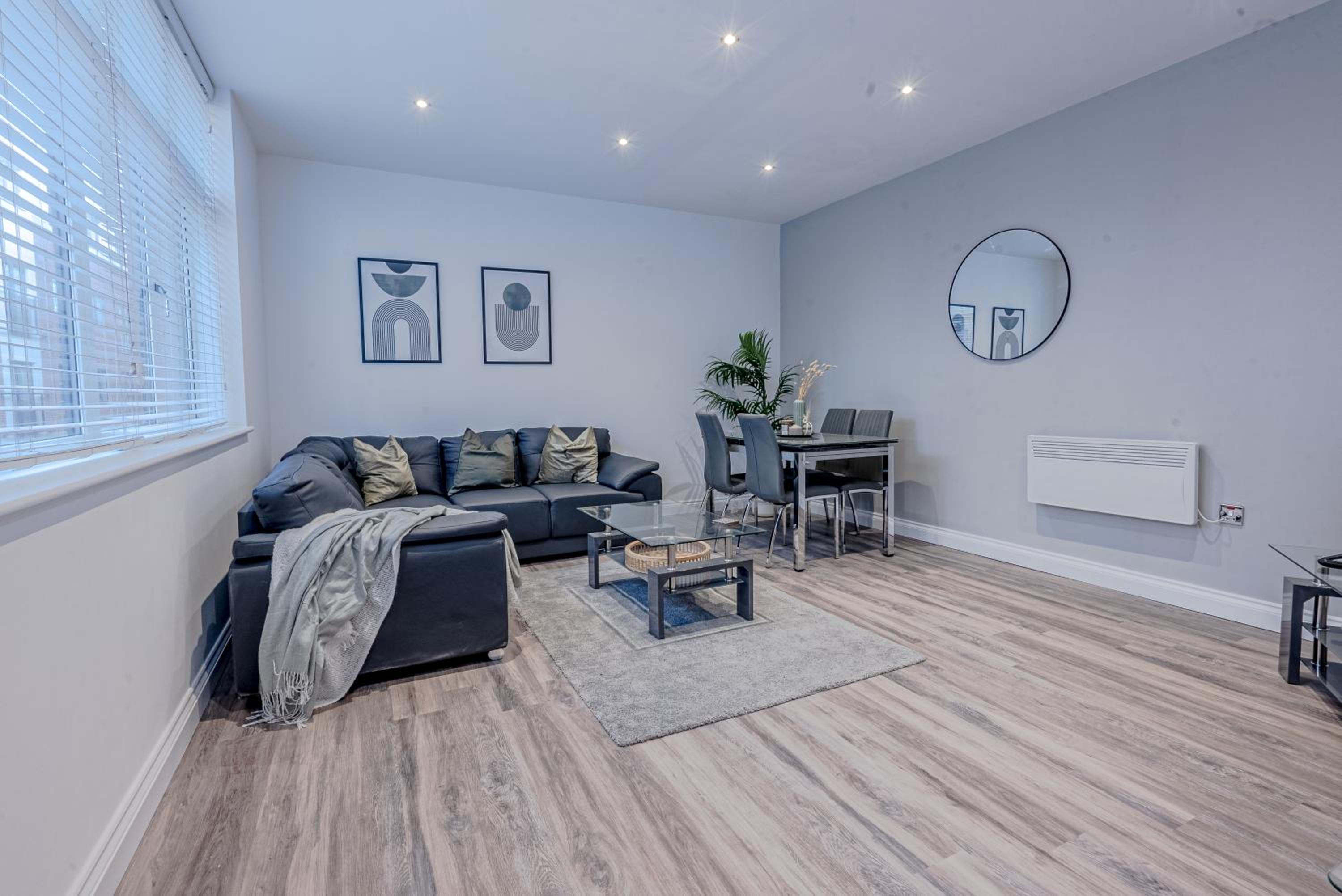 Spacious & Modern - 3 Bedroom - Gated - Free Parking - Jewellery Quarter view 5