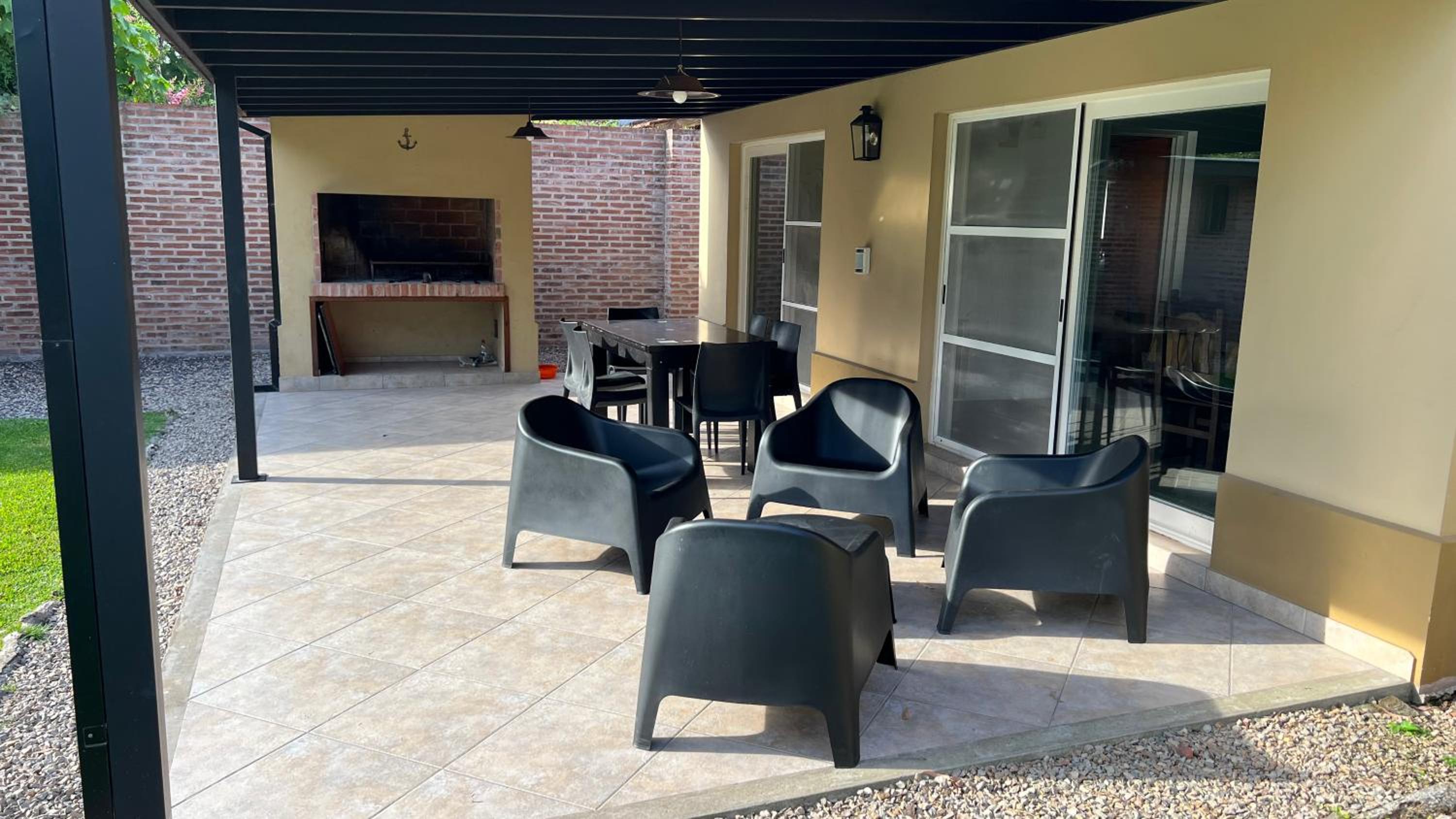 Casa en Ing. Maschwitz con gran parque y pileta