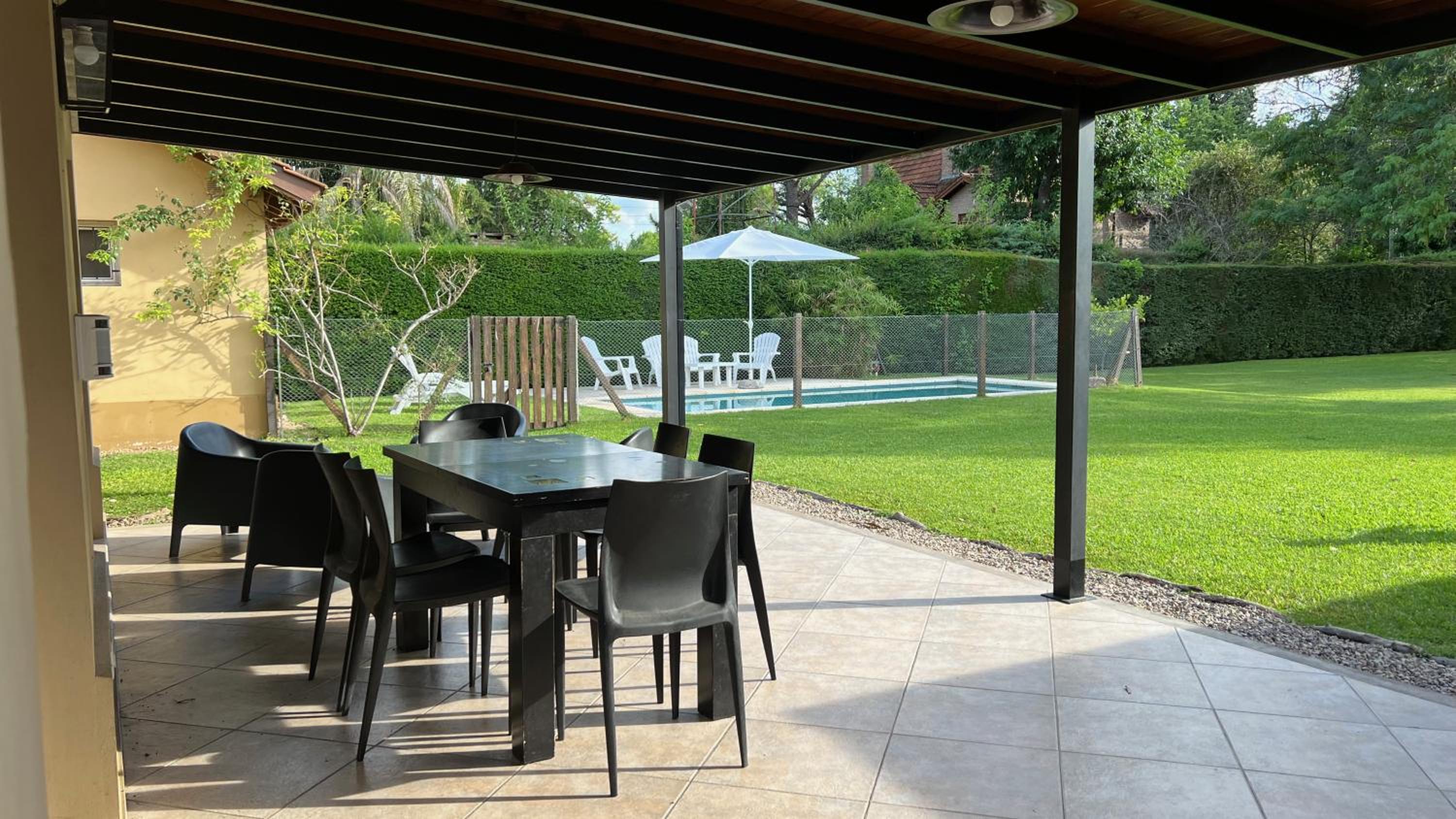Casa en Ing. Maschwitz con gran parque y pileta