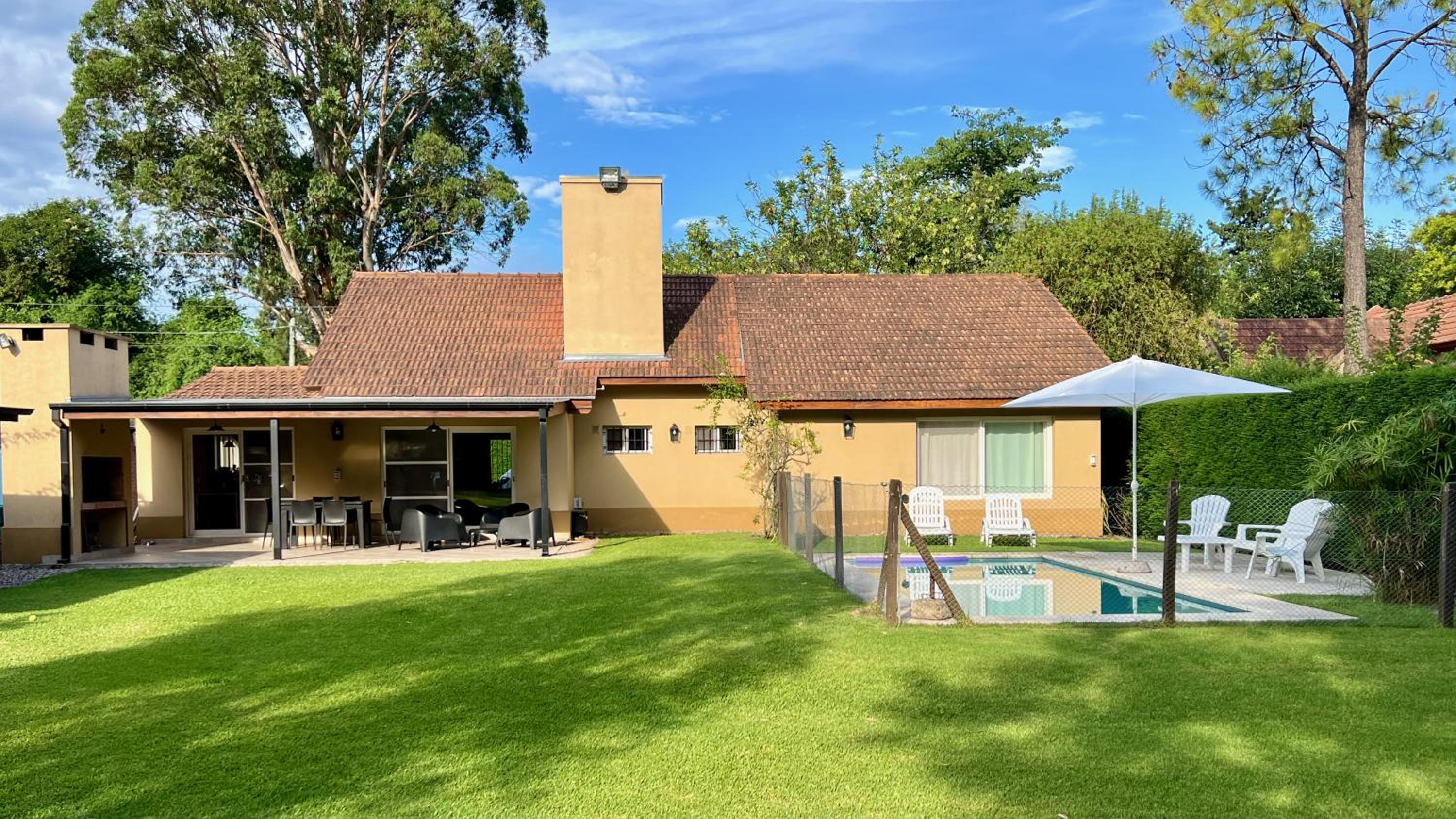 Casa en Ing. Maschwitz con gran parque y pileta