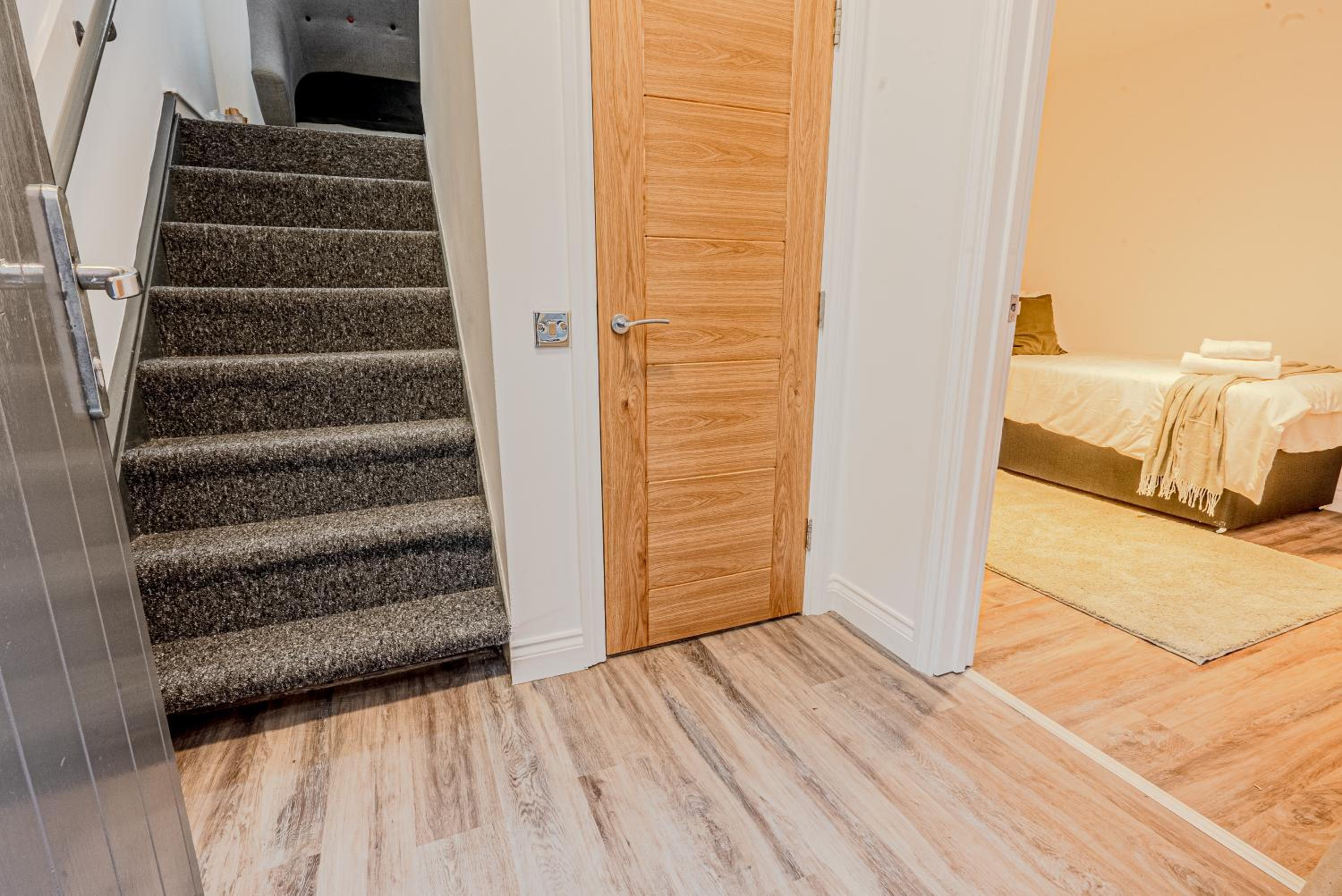Spacious & Modern - 3 Bedroom - Gated - Free Parking - Jewellery Quarter view 3