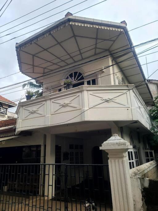 Sarojeni Apartments and Rooms