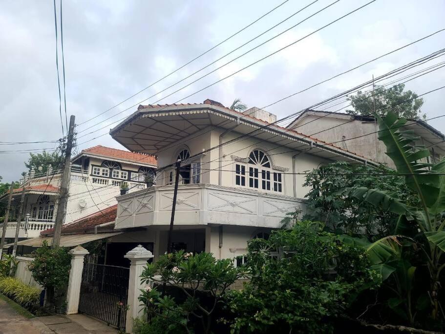 Sarojeni Apartments and Rooms