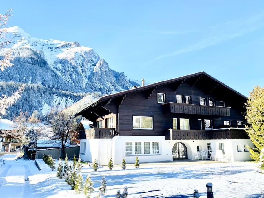 Modern designed, luxury mountain view Apartment