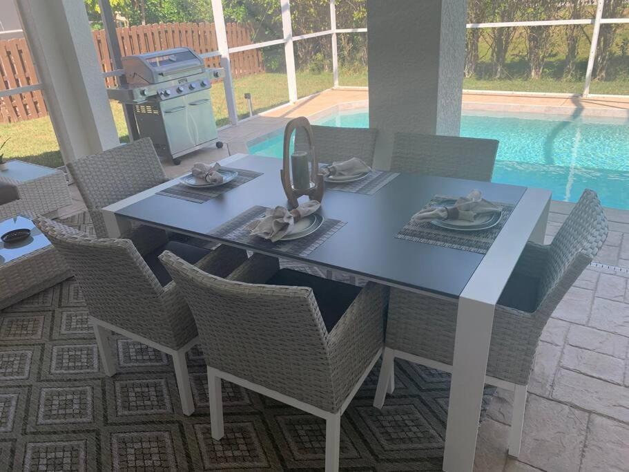 AAA - Marco Island Luxury Home, Walk To The Beach. view 2
