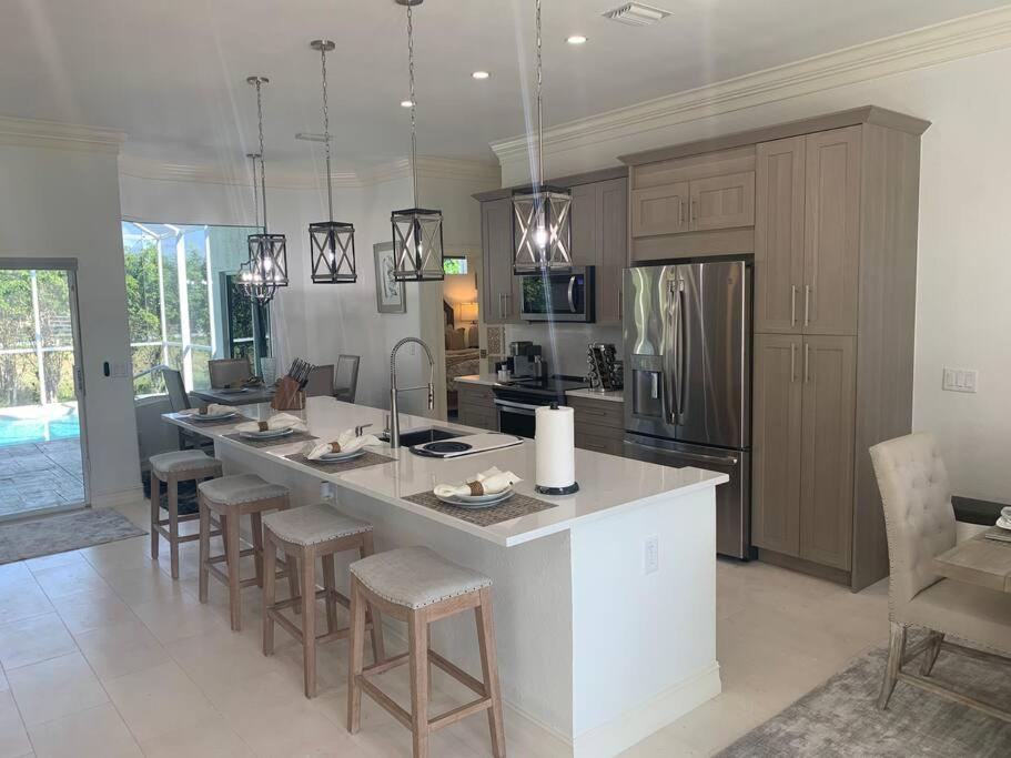 AAA - Marco Island Luxury Home, Walk To The Beach. view 3