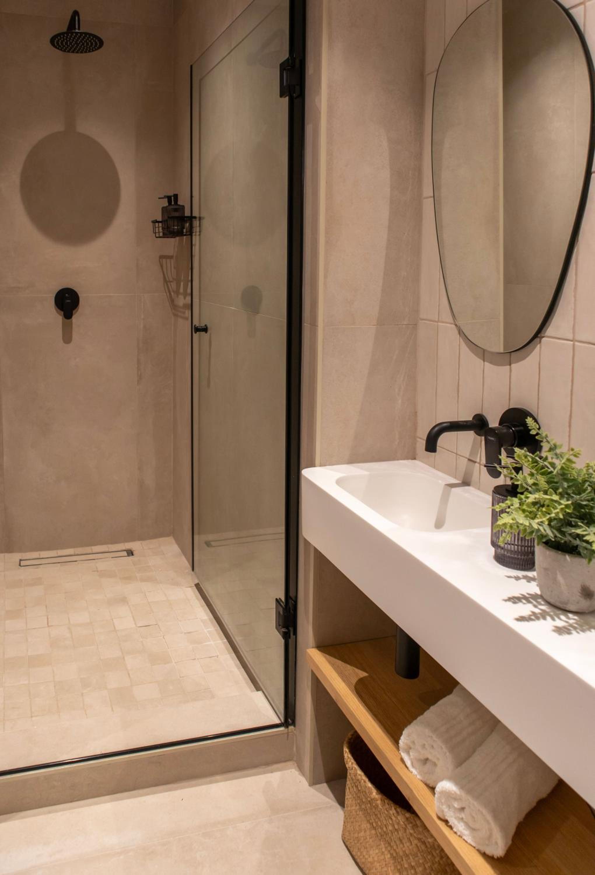 Urban Luxury Apartment in Sea Point view 2