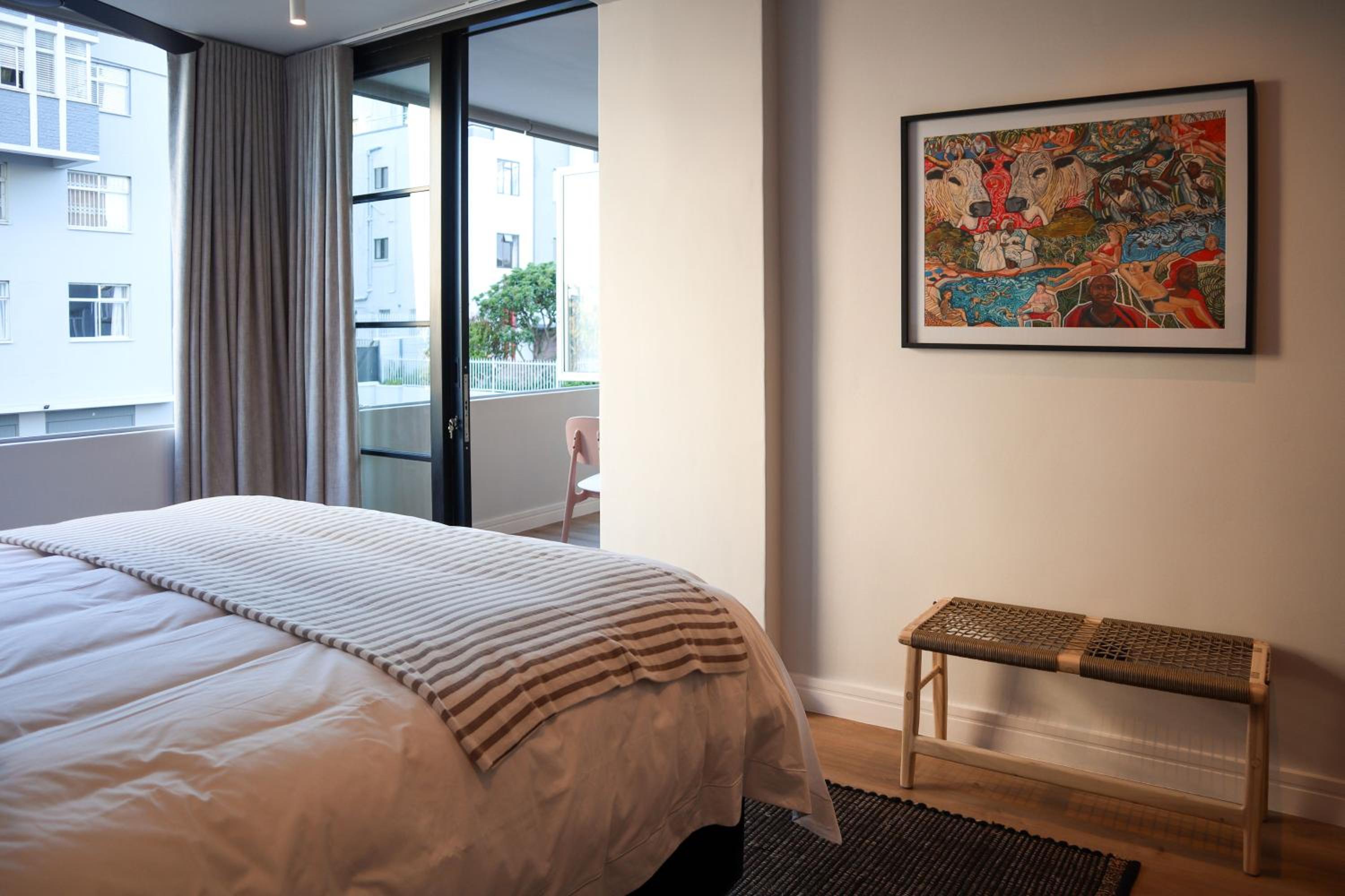 Urban Luxury Apartment in Sea Point view 3