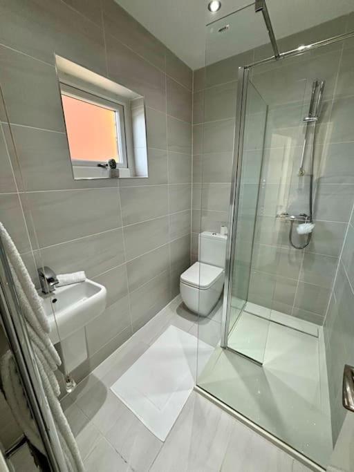Entire Town House In Liverpool Marina view 5