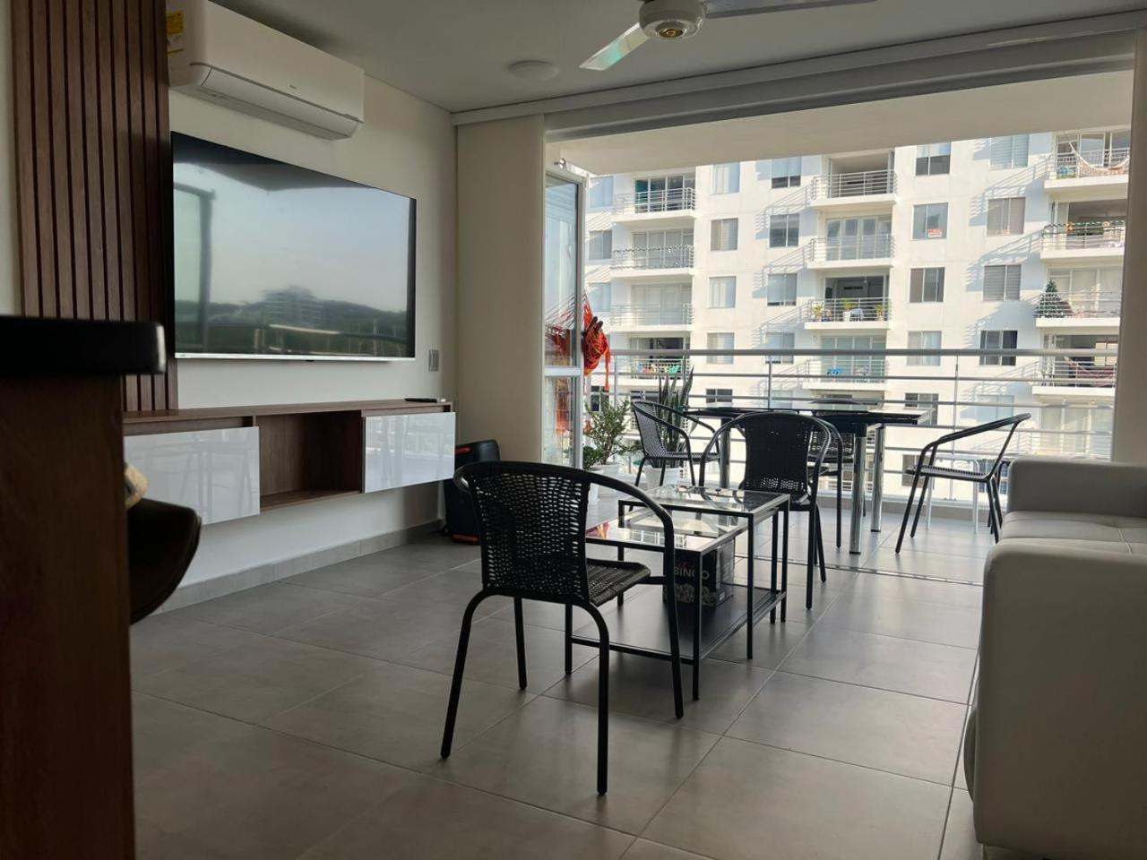 Aqualina Orange Girardot, estrene 84 metros de lujo con aire y wifi 3 habitaciones