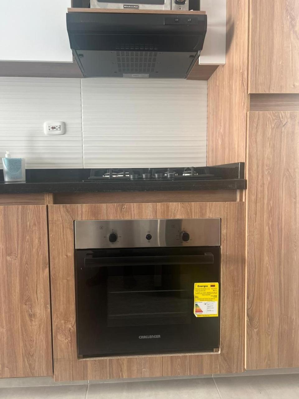 Aqualina Orange Girardot, estrene 84 metros de lujo con aire y wifi 3 habitaciones