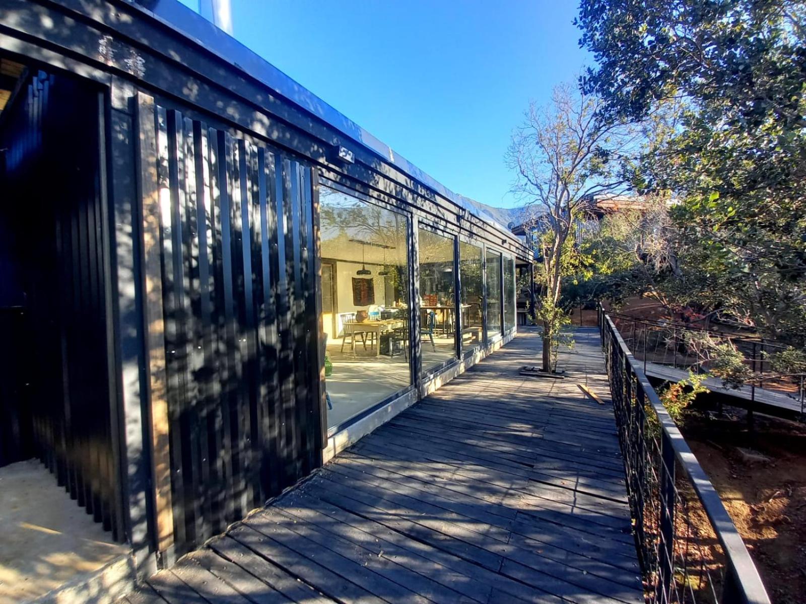 Wine Lodge de Viña Vultur en bosque nativo con piscina