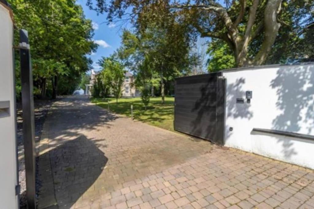 DEAN PARK MANOR by BOURNECOAST - A Superb Manor House with Pool, Spa and Cinema Room - HB8399 view 5