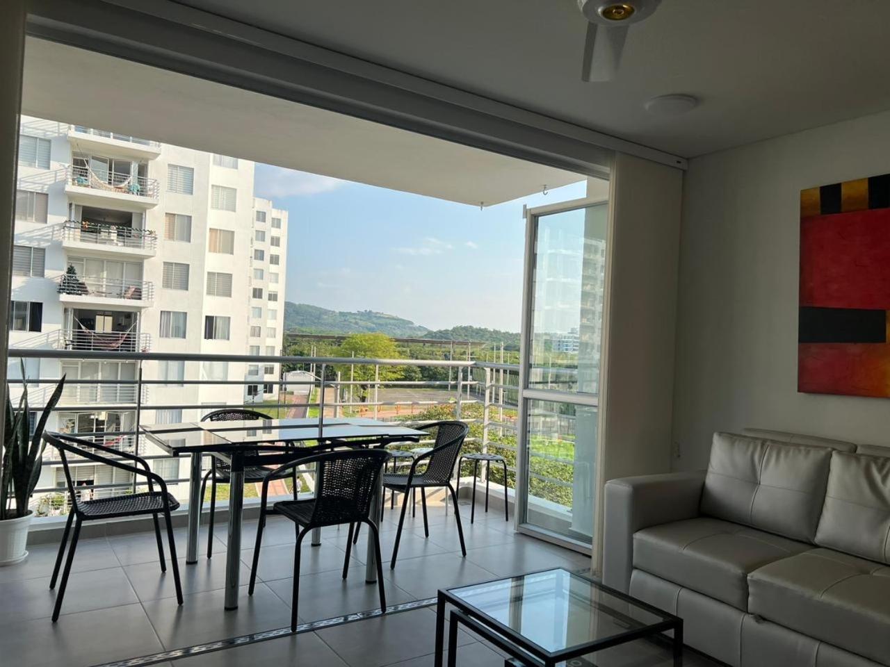 Aqualina Orange Girardot, estrene 84 metros de lujo con aire y wifi 3 habitaciones