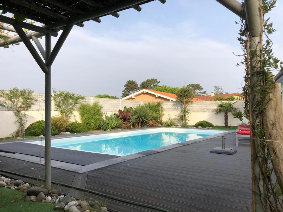 Villa avec piscine 12 personnes #0606 view 4