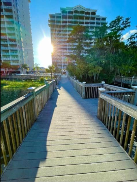 Huge Pool, Sunrise Lakeview 12th floor near Disney