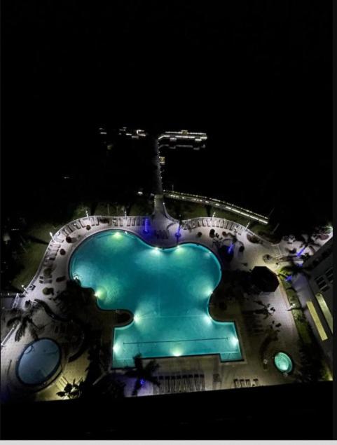 Huge Pool, Sunrise Lakeview 12th floor near Disney