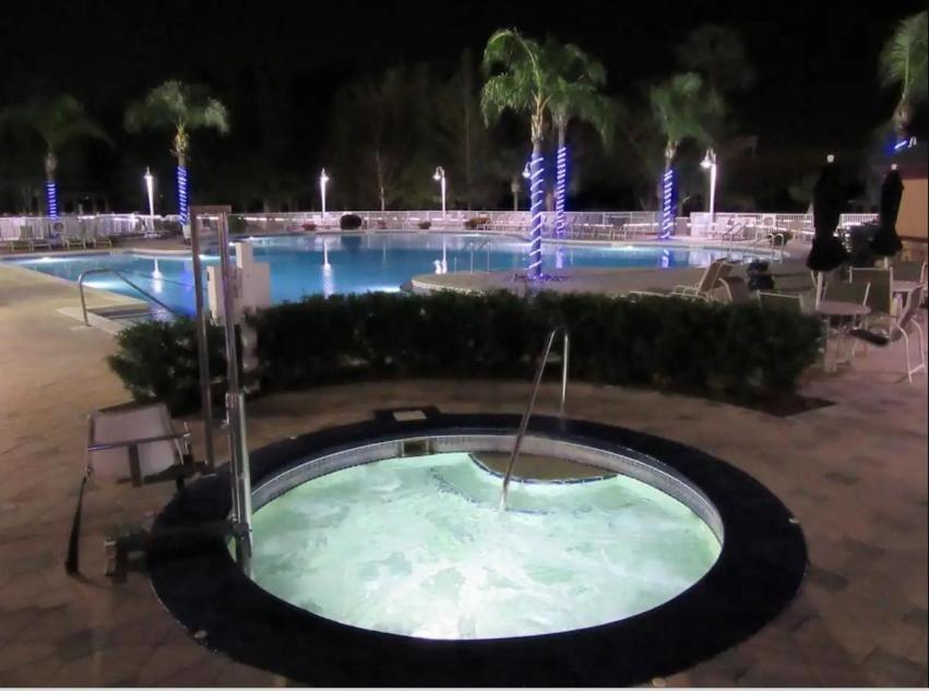 Huge Pool, Sunrise Lakeview 12th floor near Disney