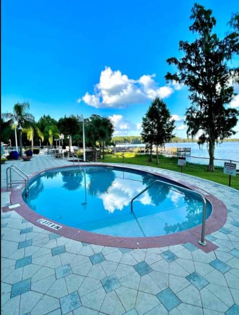 Huge Pool, Sunrise Lakeview 12th floor near Disney