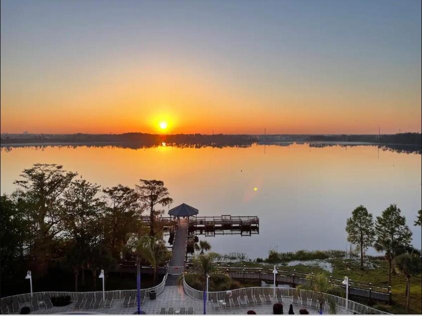 Huge Pool, Sunrise Lakeview 12th floor near Disney
