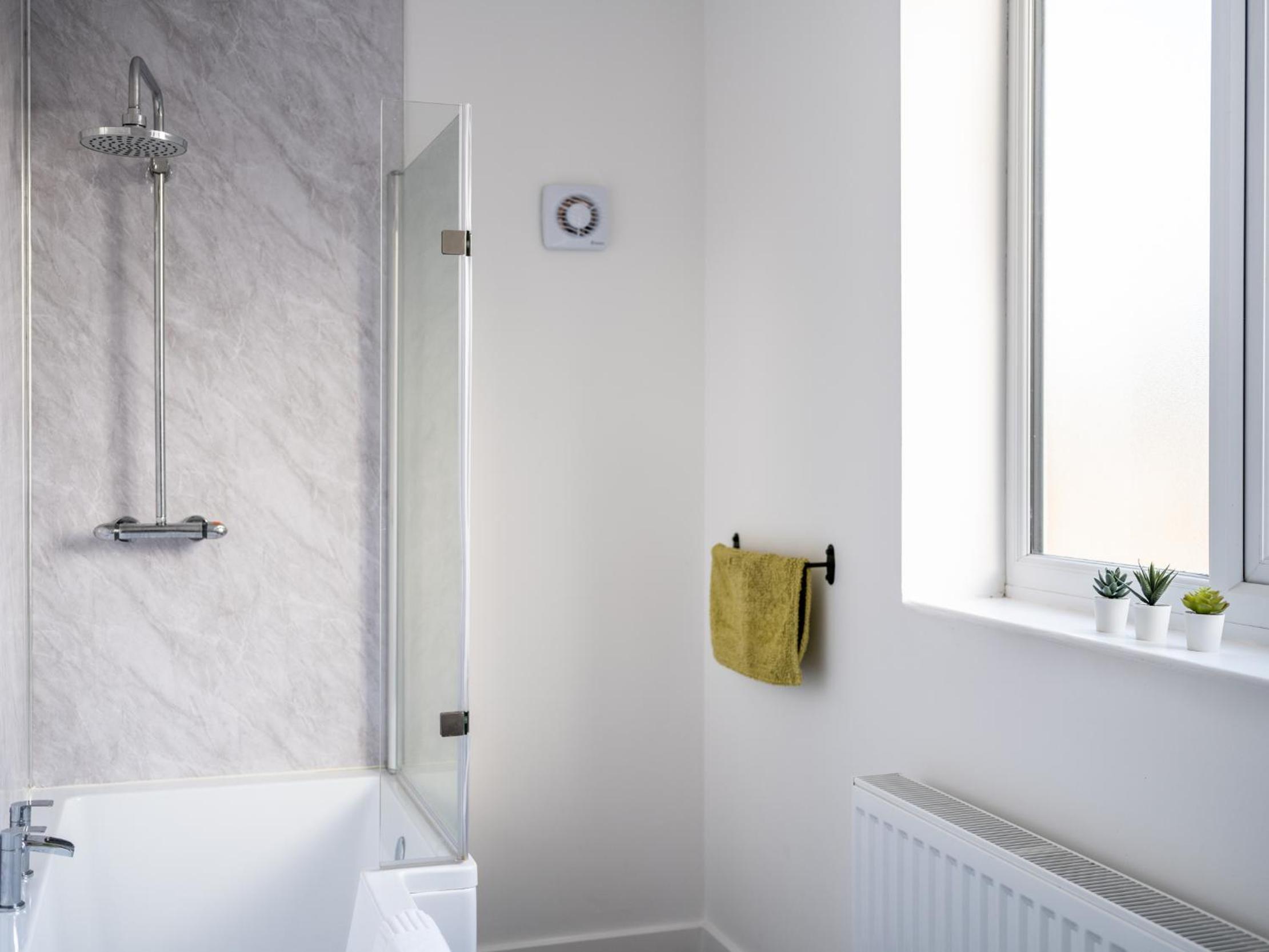 Ideal Contractor Stay - Near Port of Tyne & Tynemouth Sleeps 6 - Long Stays Welcome view 5